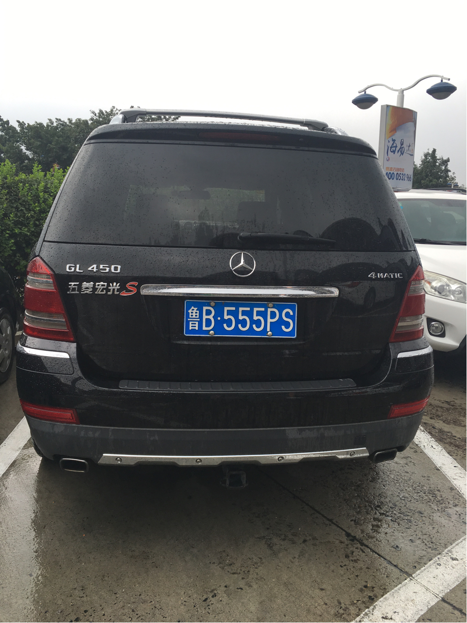 那天在秋名山我没有记下他的车牌号码只瞥见五菱宏光s熠熠闪光