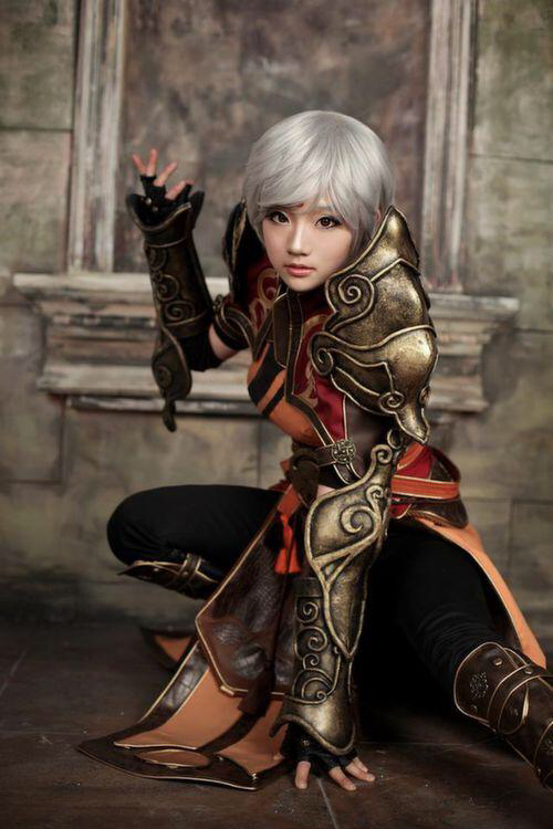 求个圣教军的手机壁纸就是一个女的提着锤子和盾牌眼神超美的壁纸