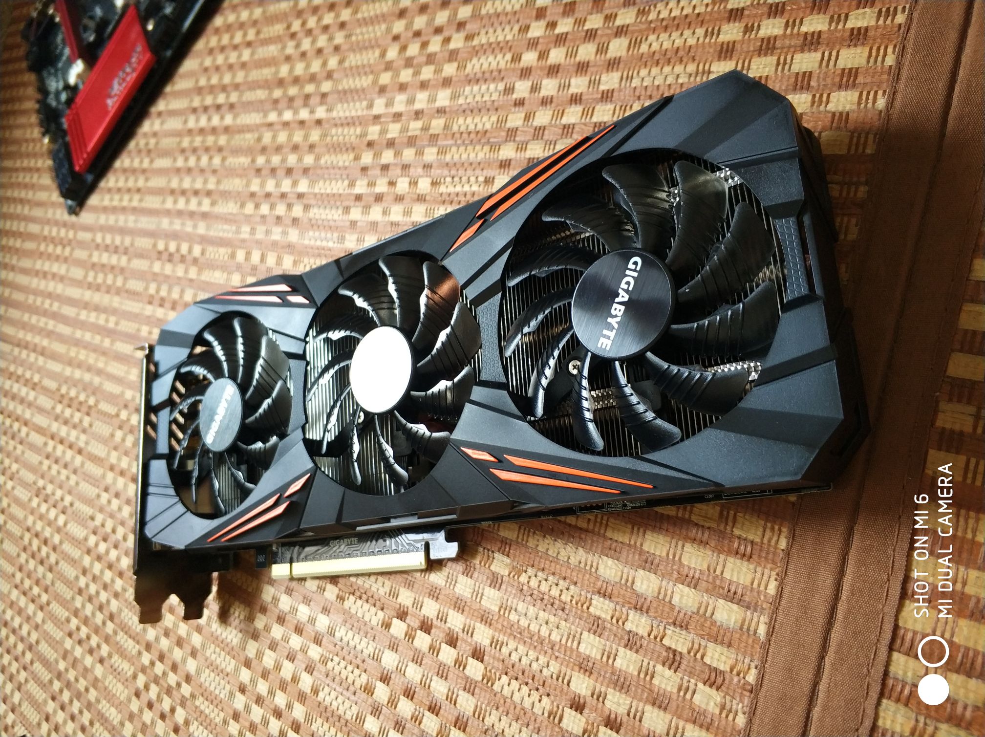 [电脑硬件]出个技嘉1080 g1 3900元包顺丰