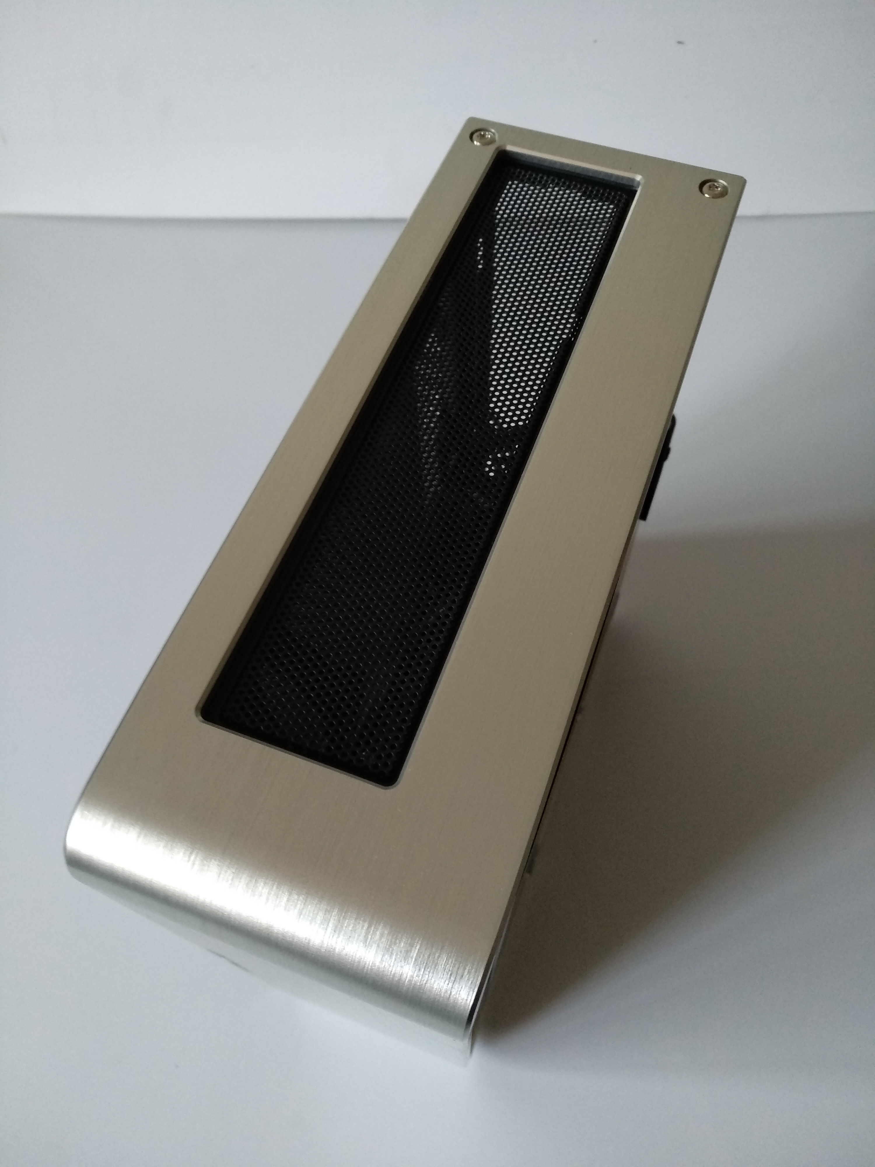 电脑硬件迎广肖邦银色itx机箱已出