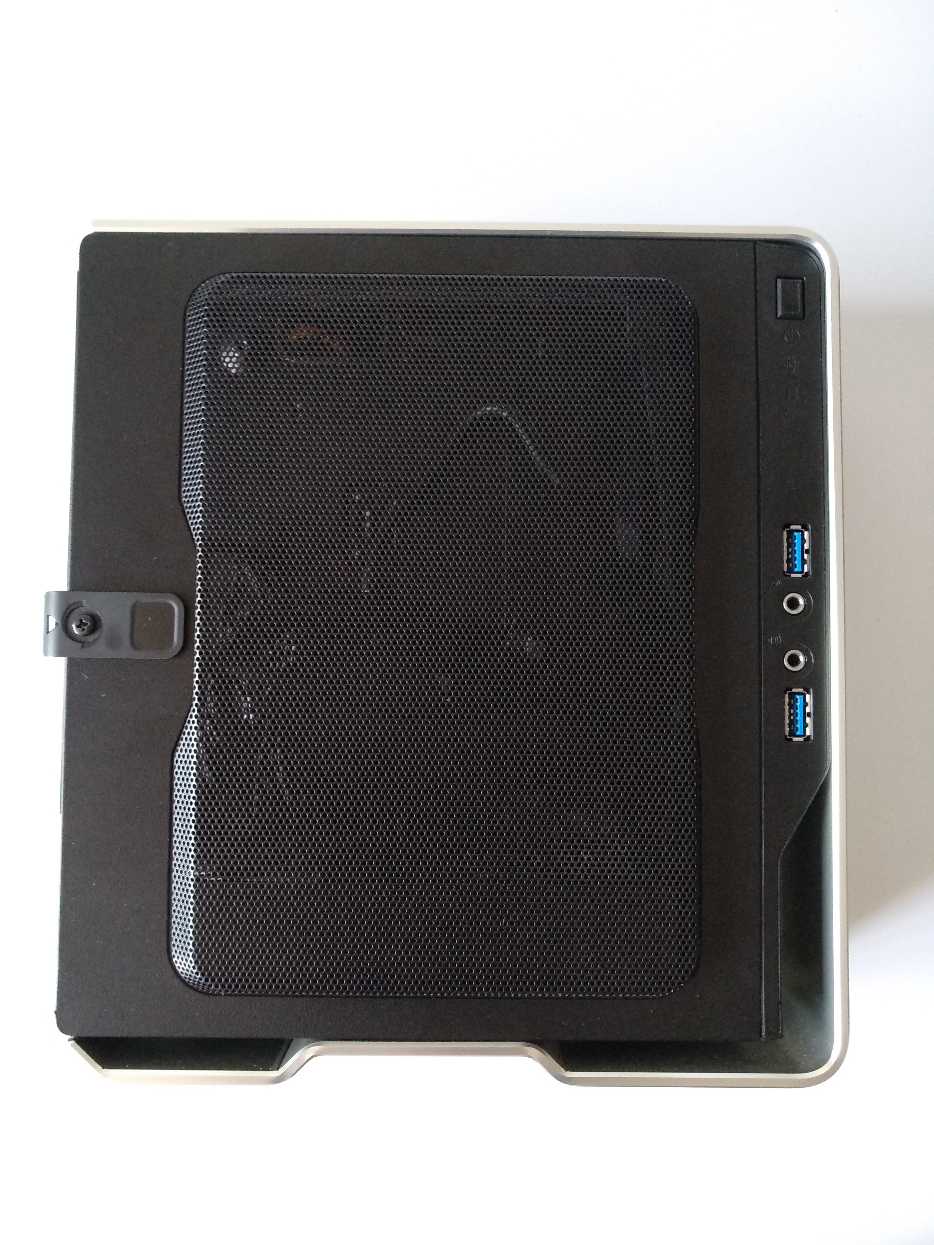 电脑硬件迎广肖邦银色itx机箱已出