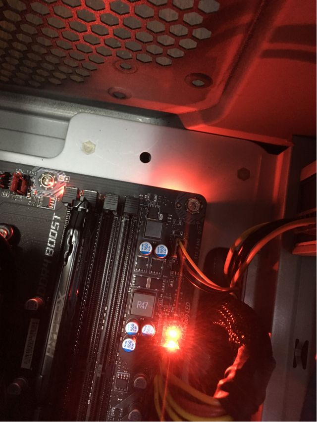 微信主板,ez debug led,从cpu,dram,vga一个个闪过,最后停在boot常亮