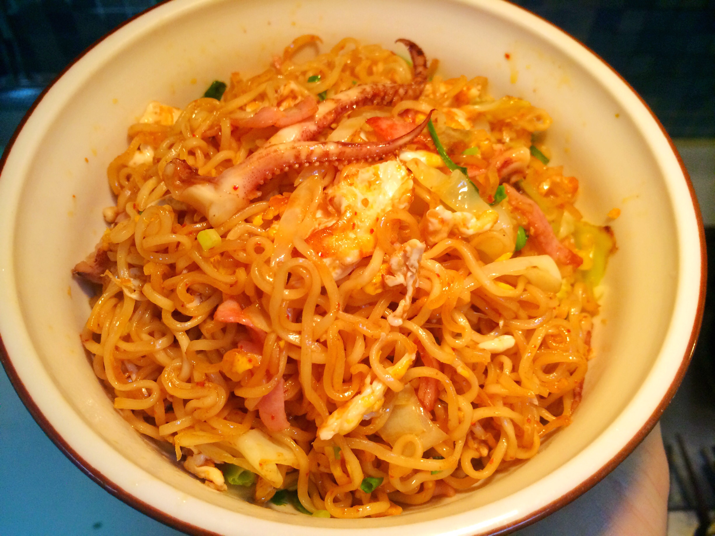 1096450  2017-09-15 22:29看我炒的老北京龙潭方便面 自己加的海鲜