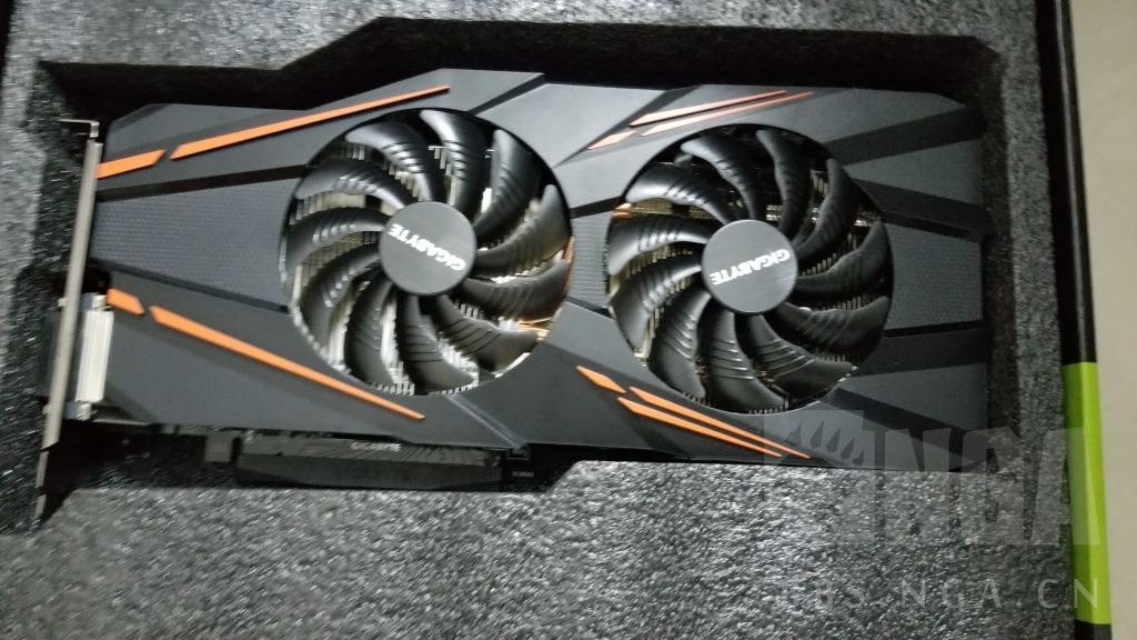 电脑硬件海盗船vs550电源120