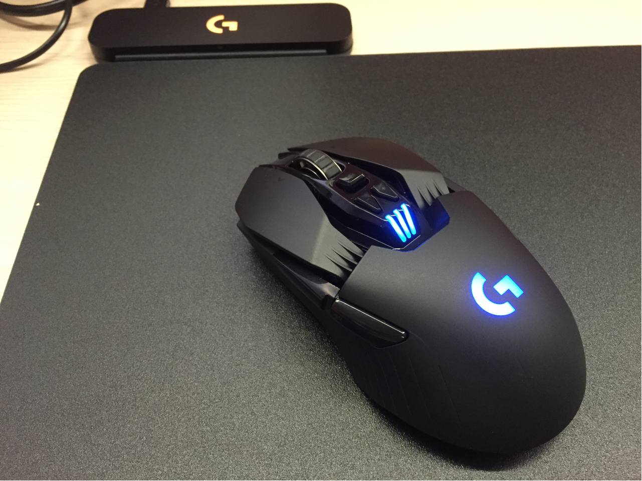 作业贴罗技g903powerplay无线充电鼠标垫简单开箱