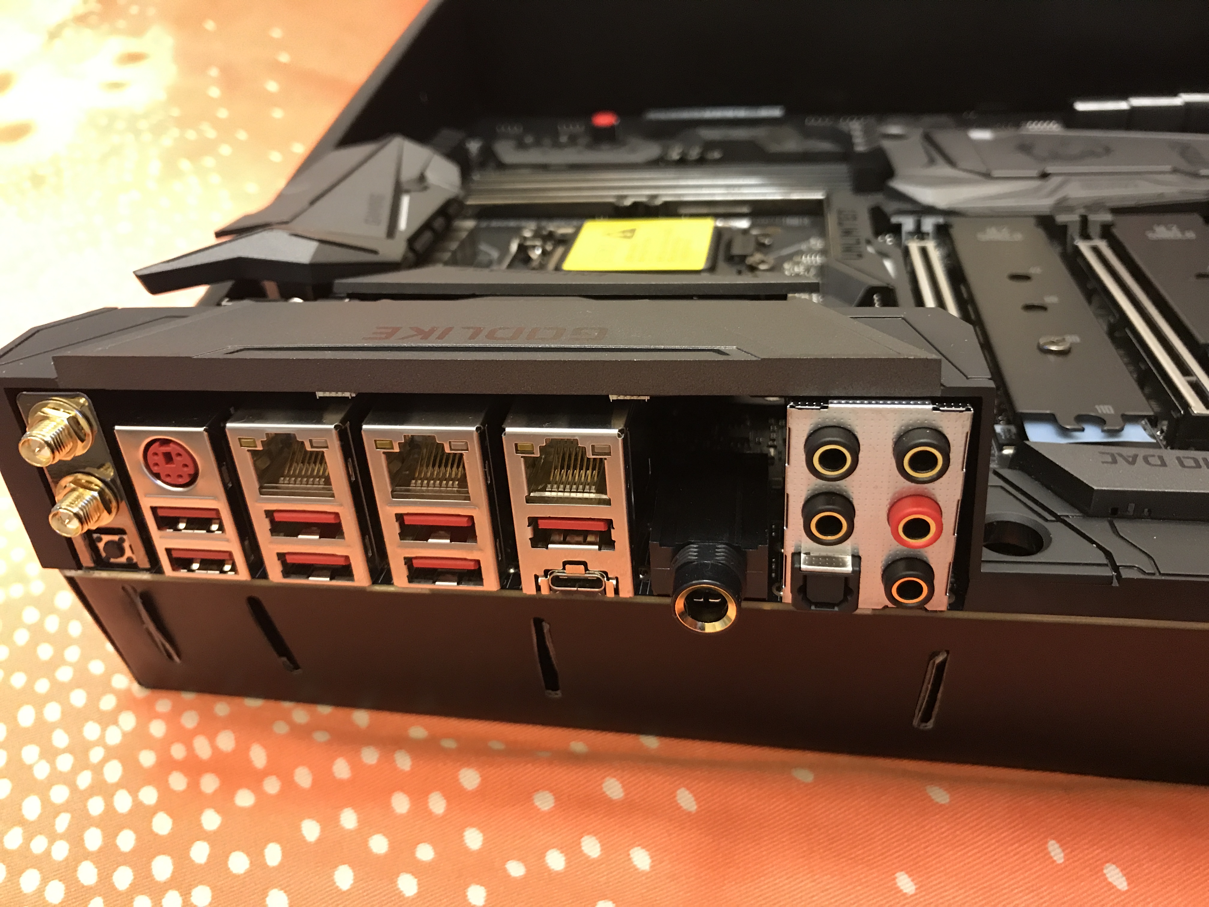 微星msiz370godlikegaming主板简易开箱作业图片已修复