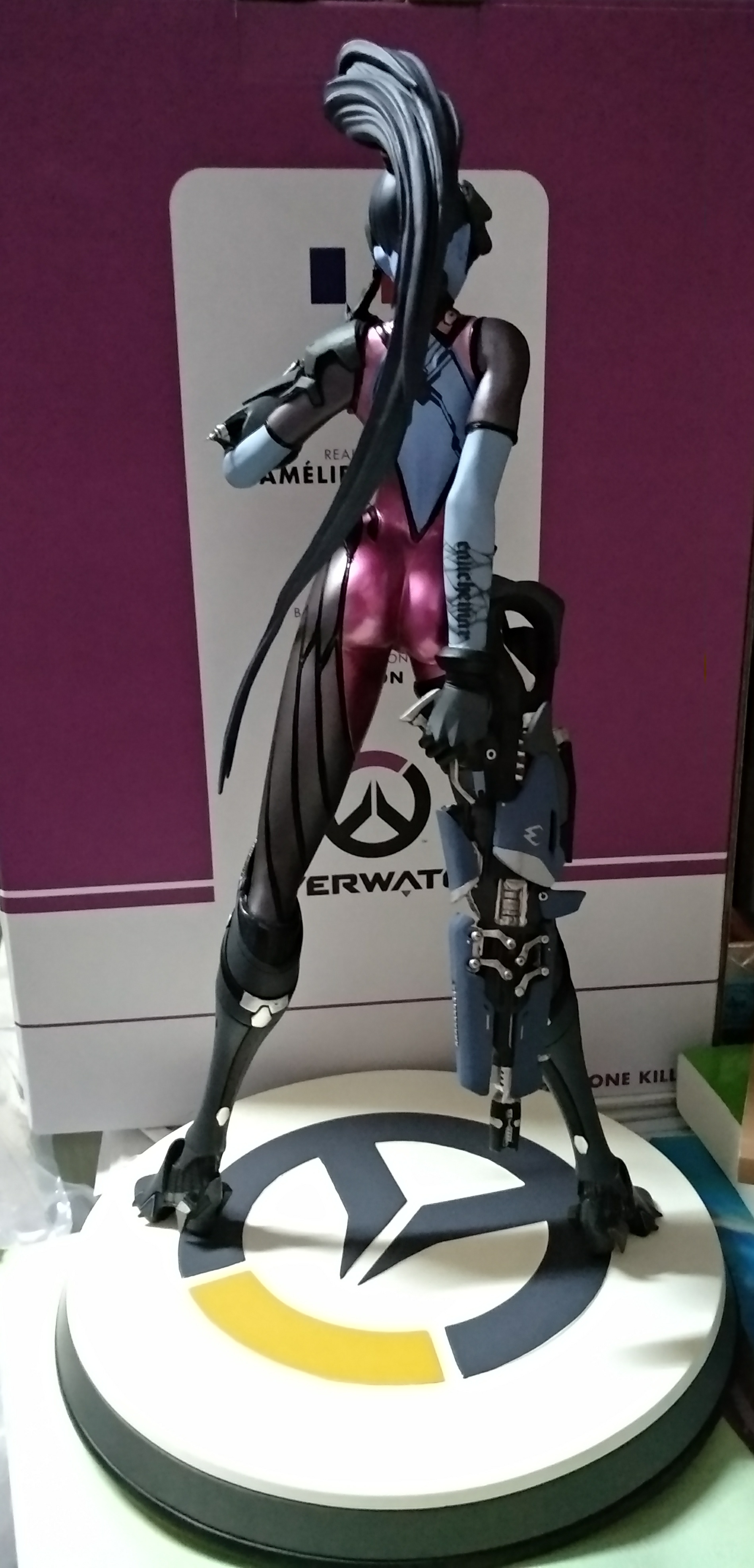 昨天收到到货短信今天下午黑百合手办到了开箱