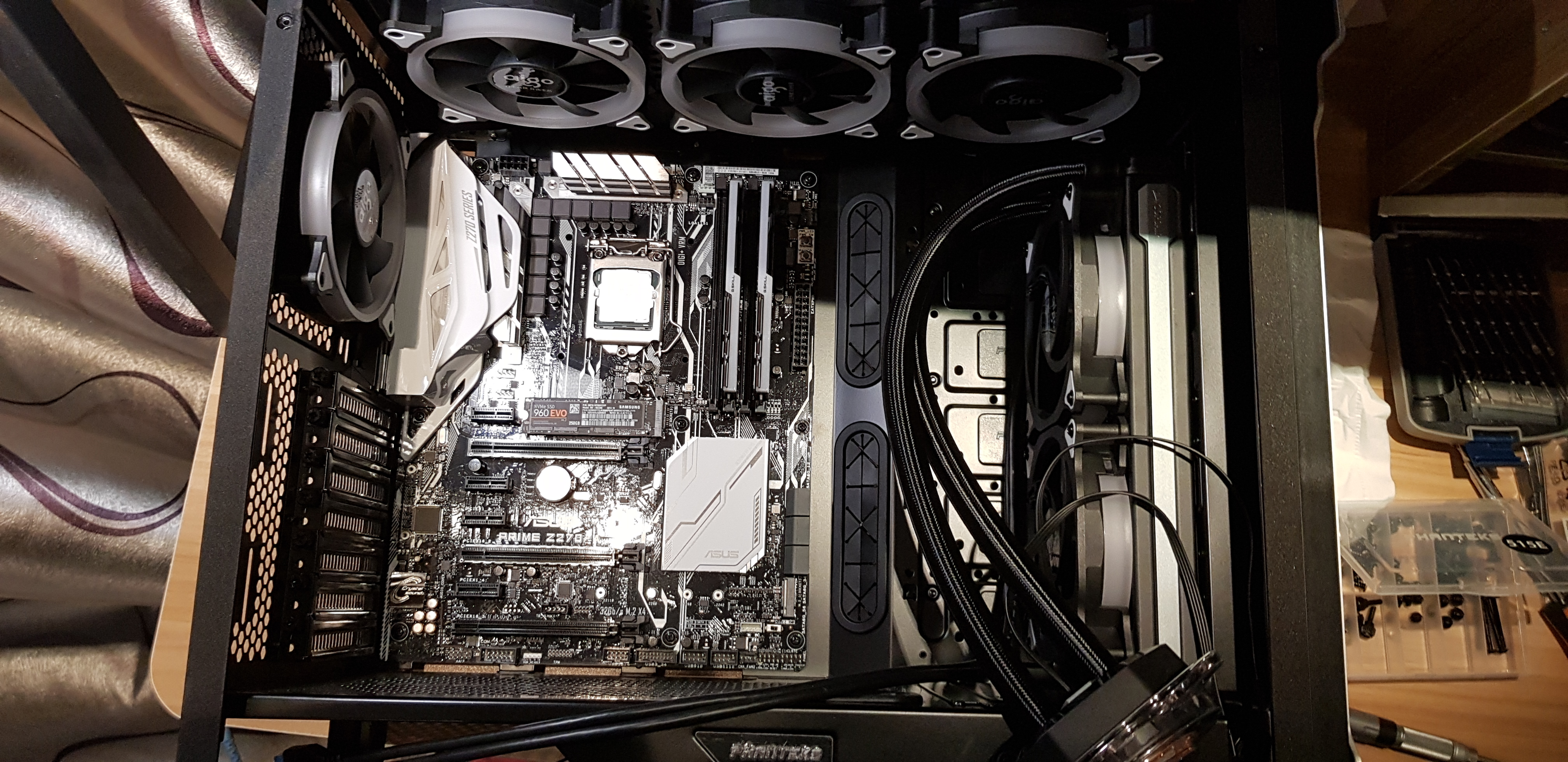 求助!追风者515ptg机箱(钢化玻璃侧透)如何安装啊?