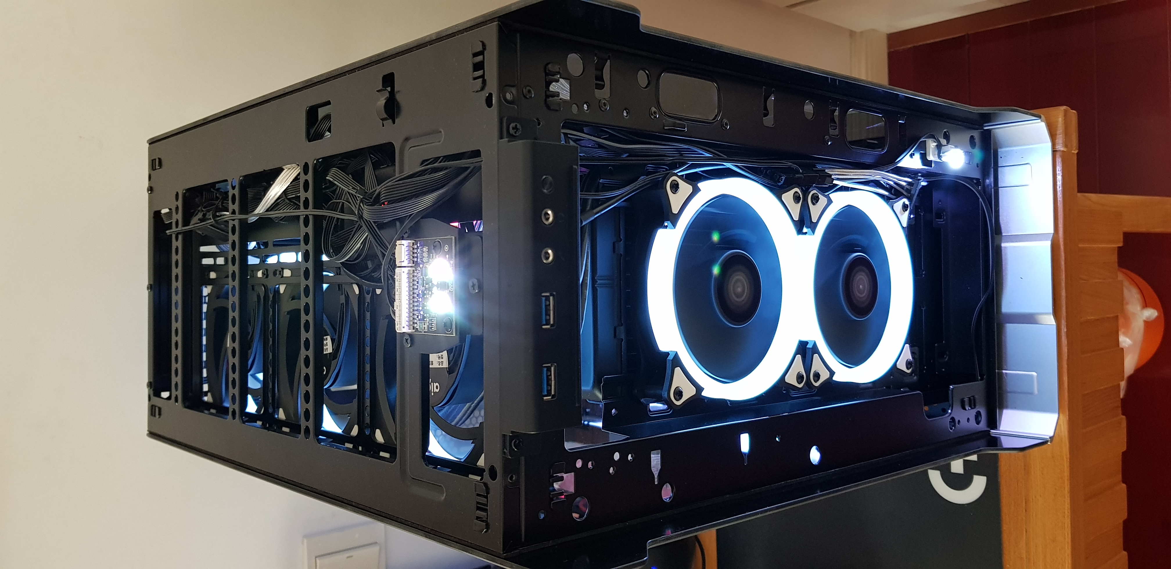 求助!追风者515ptg机箱(钢化玻璃侧透)如何安装啊?