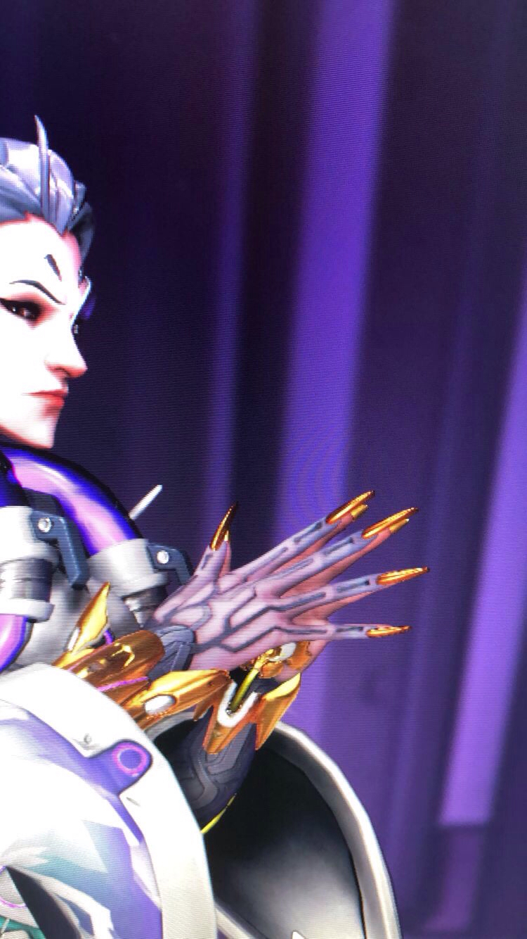 莫伊拉新英雄的金武器