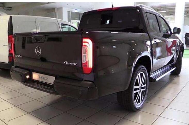 首台奔驰x级皮卡到店