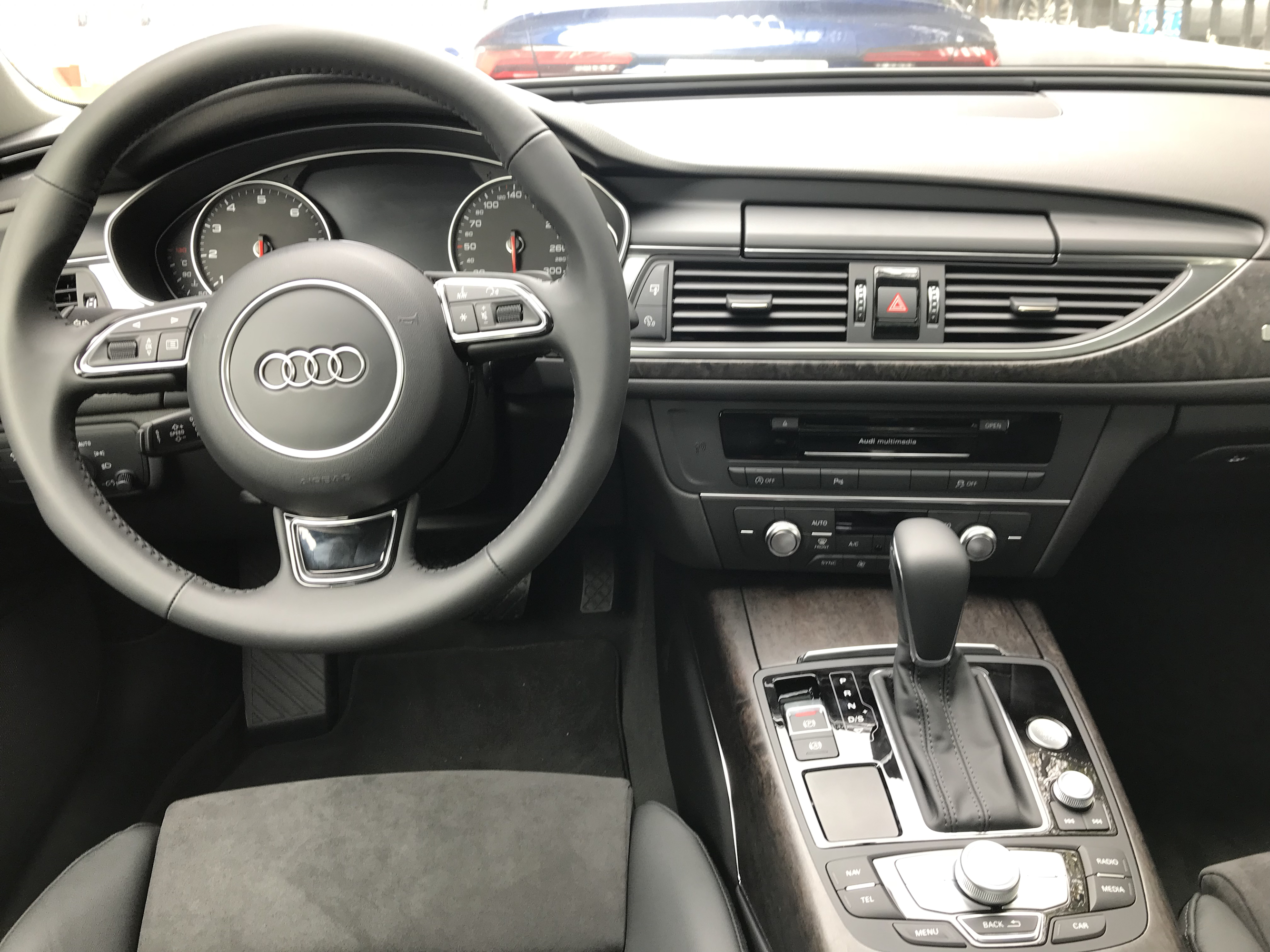 为什么要拿乞丐a6的内饰黑奥迪