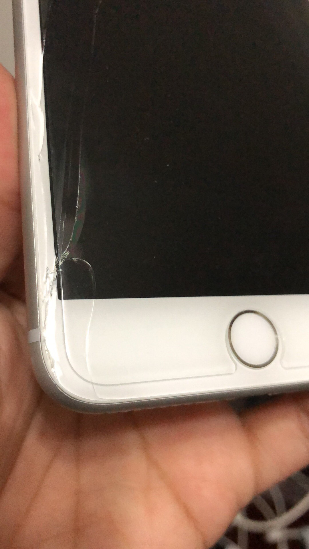 苹果8p摔坏屏幕图片图片