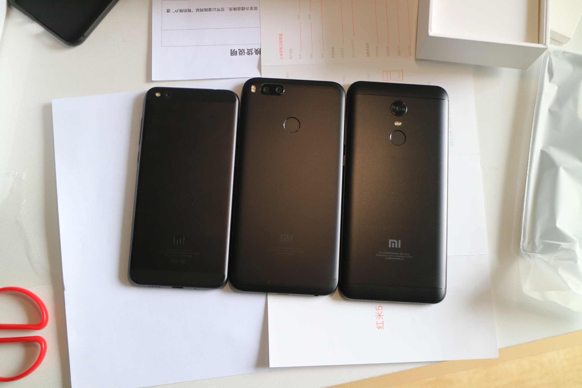 红米5plus到了,对比小米5x和5c发几张开箱图给想买的做参考