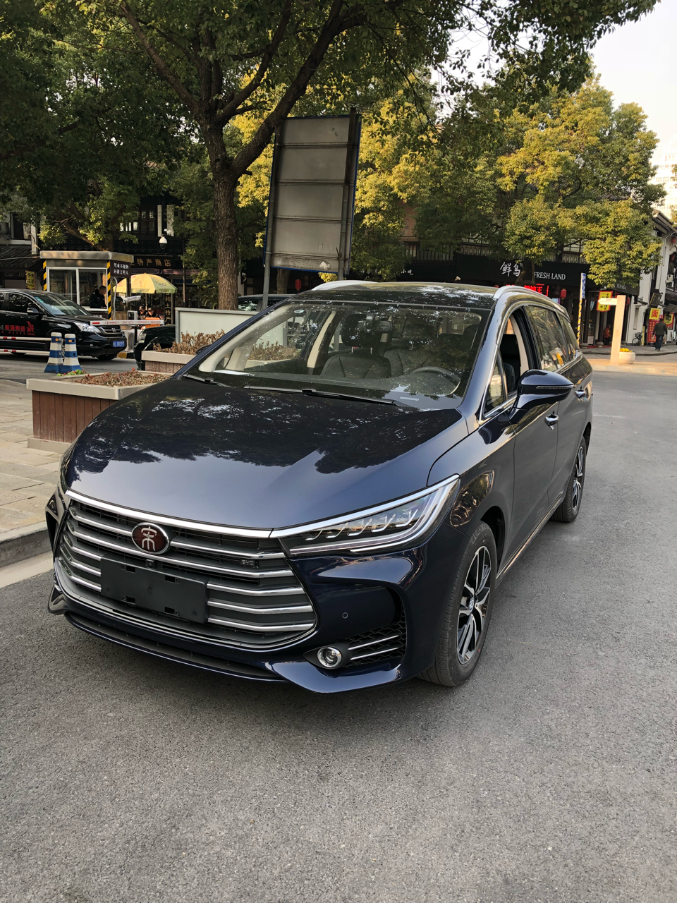 比亚迪宋max墨石蓝提车认证