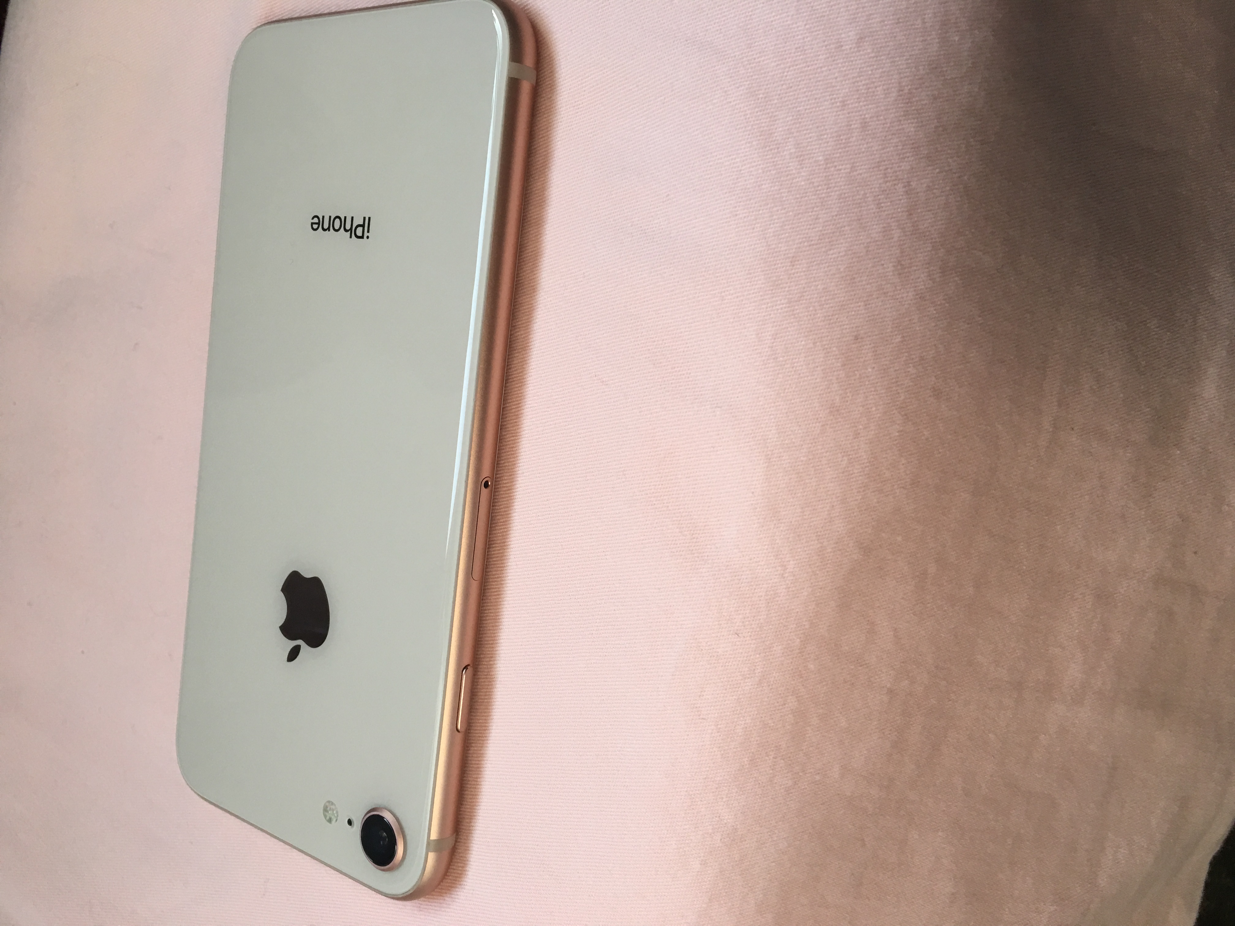 [手机平板]卖个手机回回血,4500出苹果8金色64g