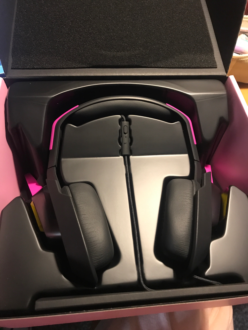 雷蛇那个dva的耳机到了