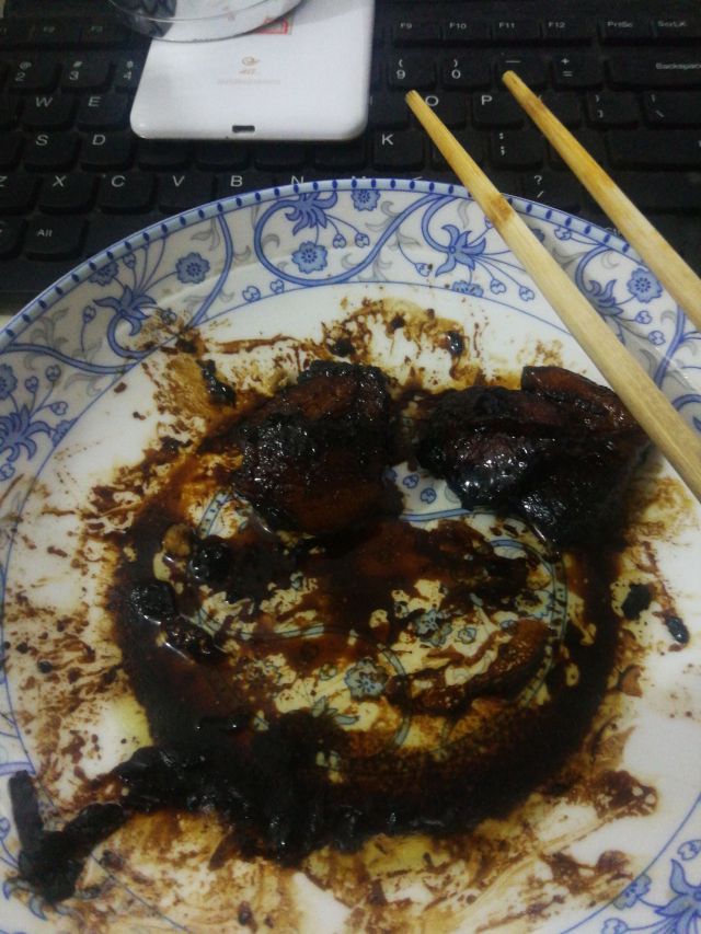 这是我烧的红烧肉……没吃完