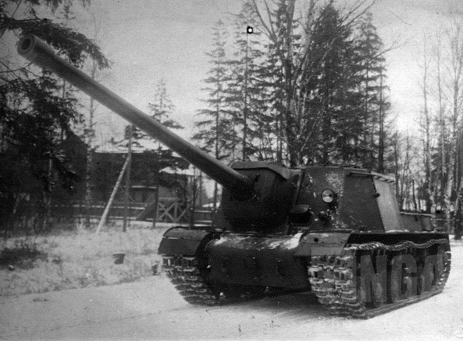 与初版一样装配于isu-152底盘上进行实验.