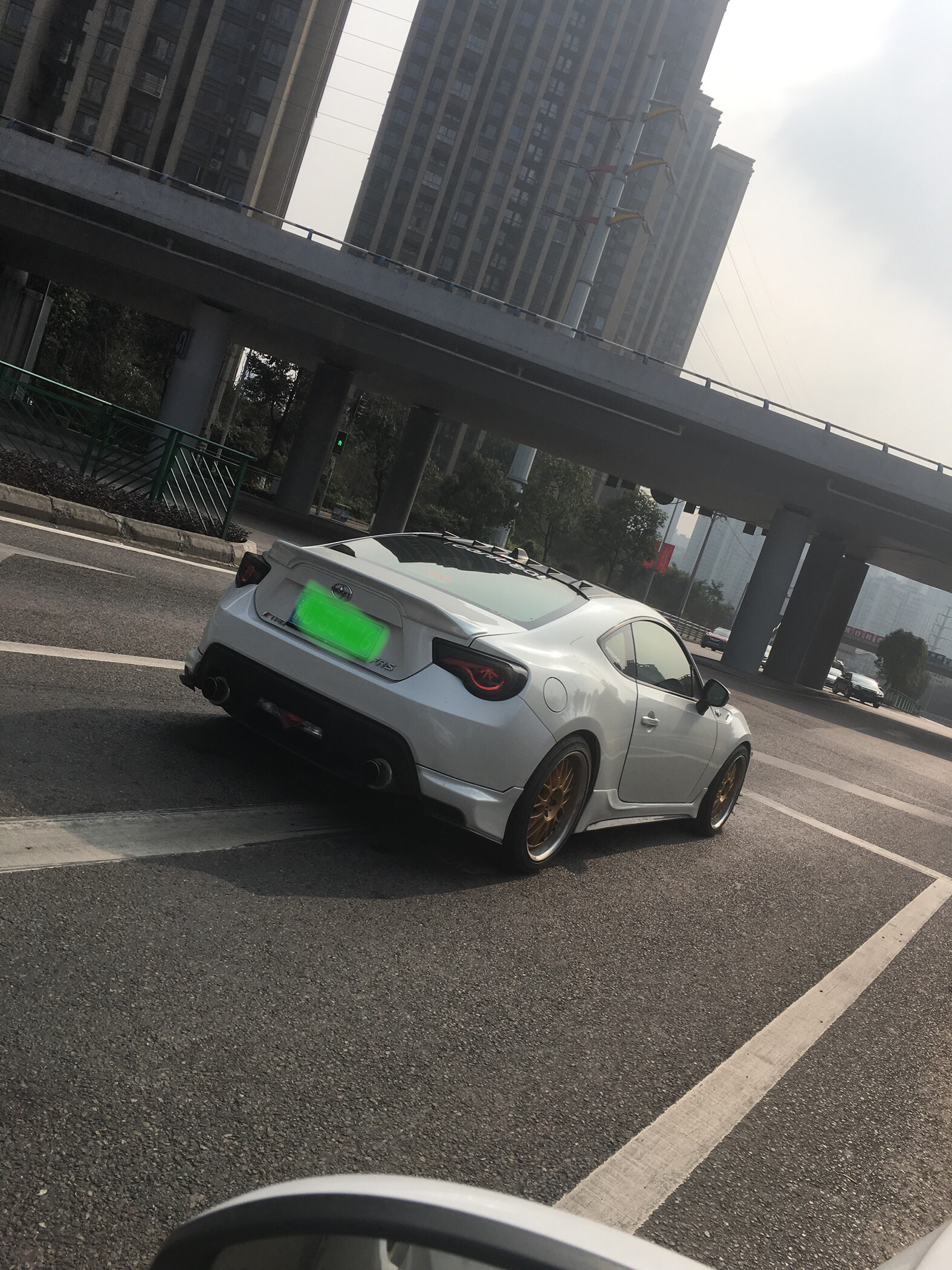 看到一辆赛恩frs