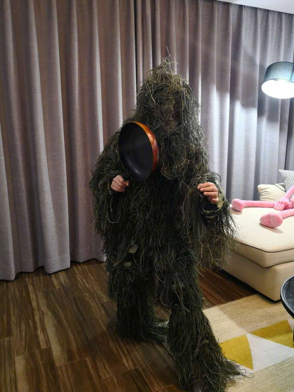 群友自制吉利服出没