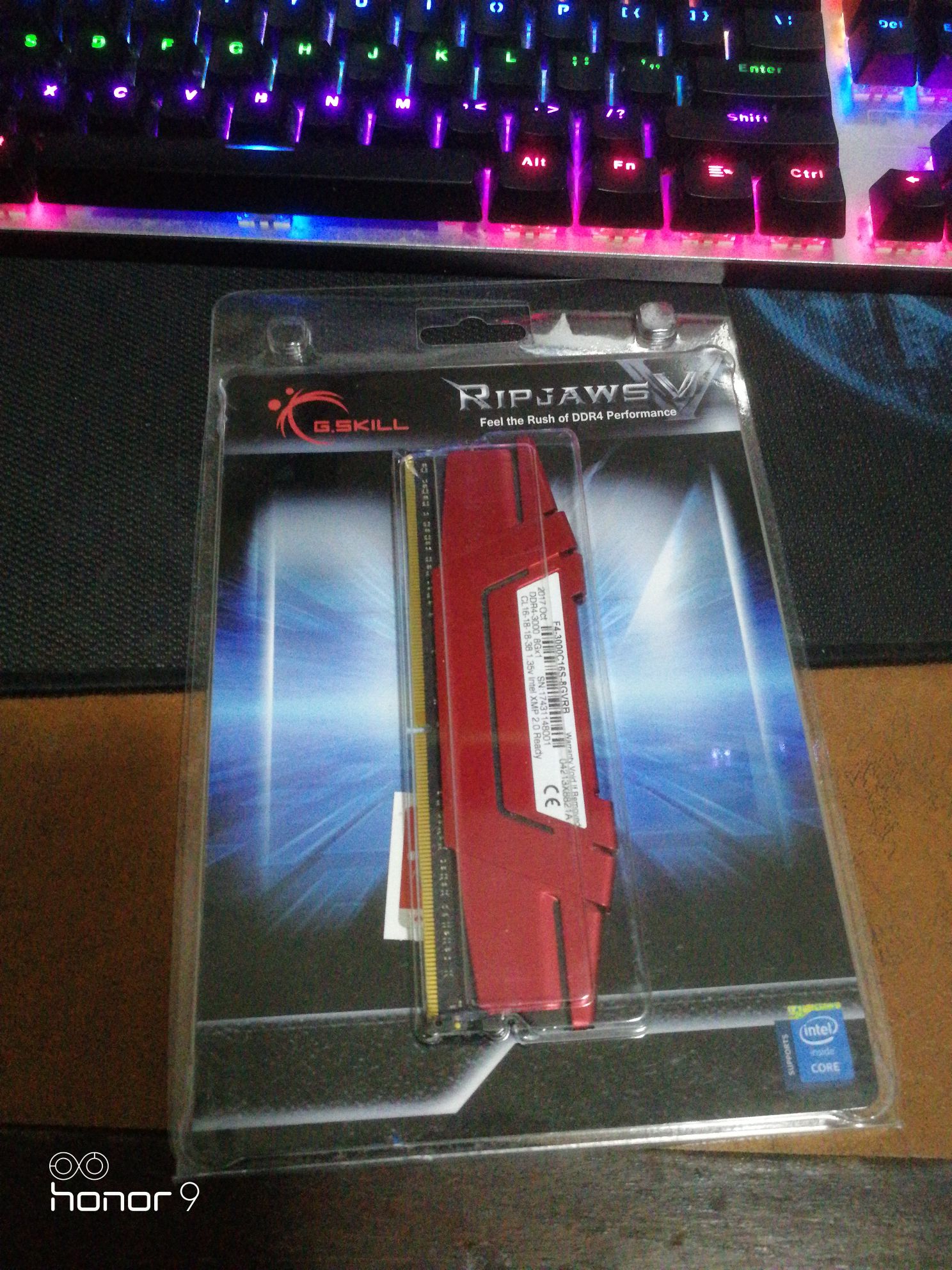 电脑硬件芝奇8g法拉利红