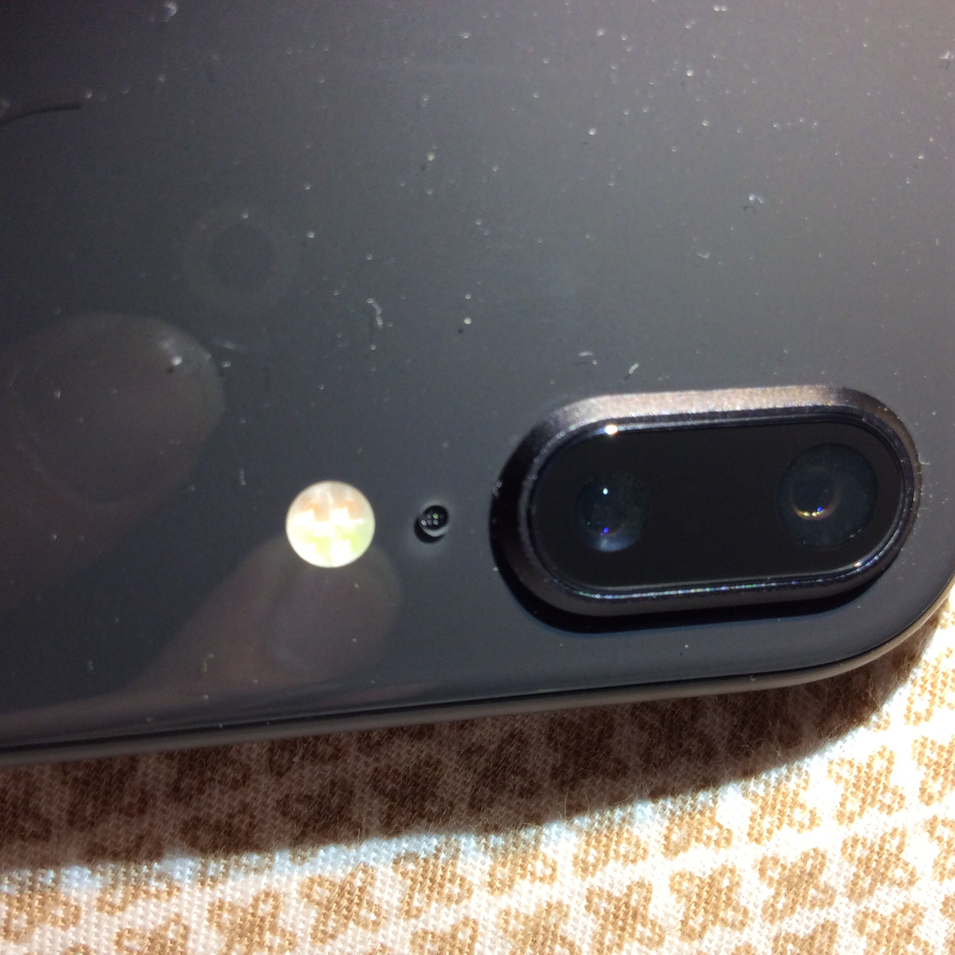 大家小心ip8p摄像头镜头有问题