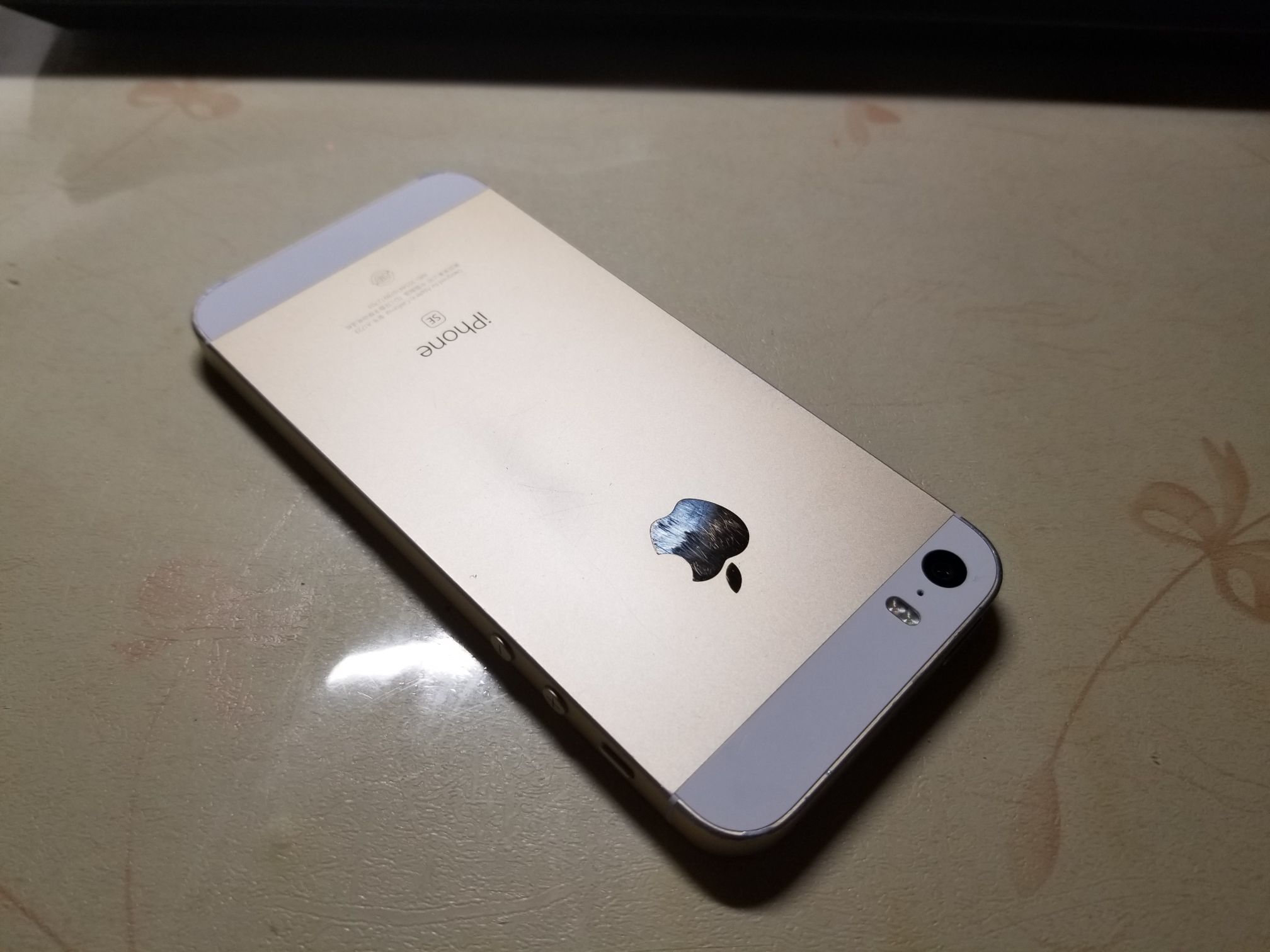 [手机平板]出个iphonese 16g国行金色