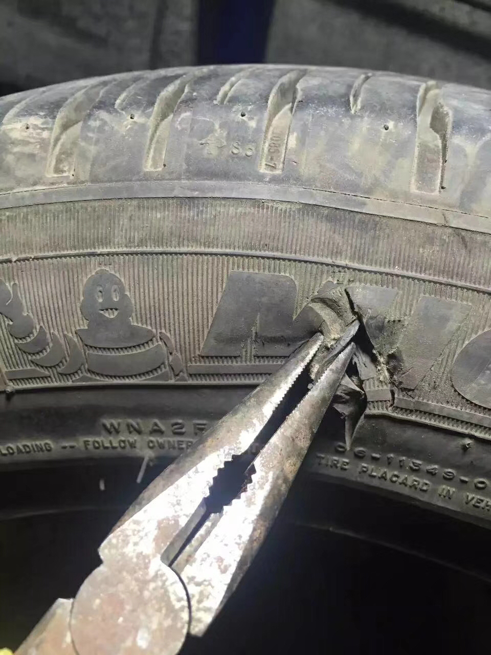 这轮胎侧面也能修复得那么好