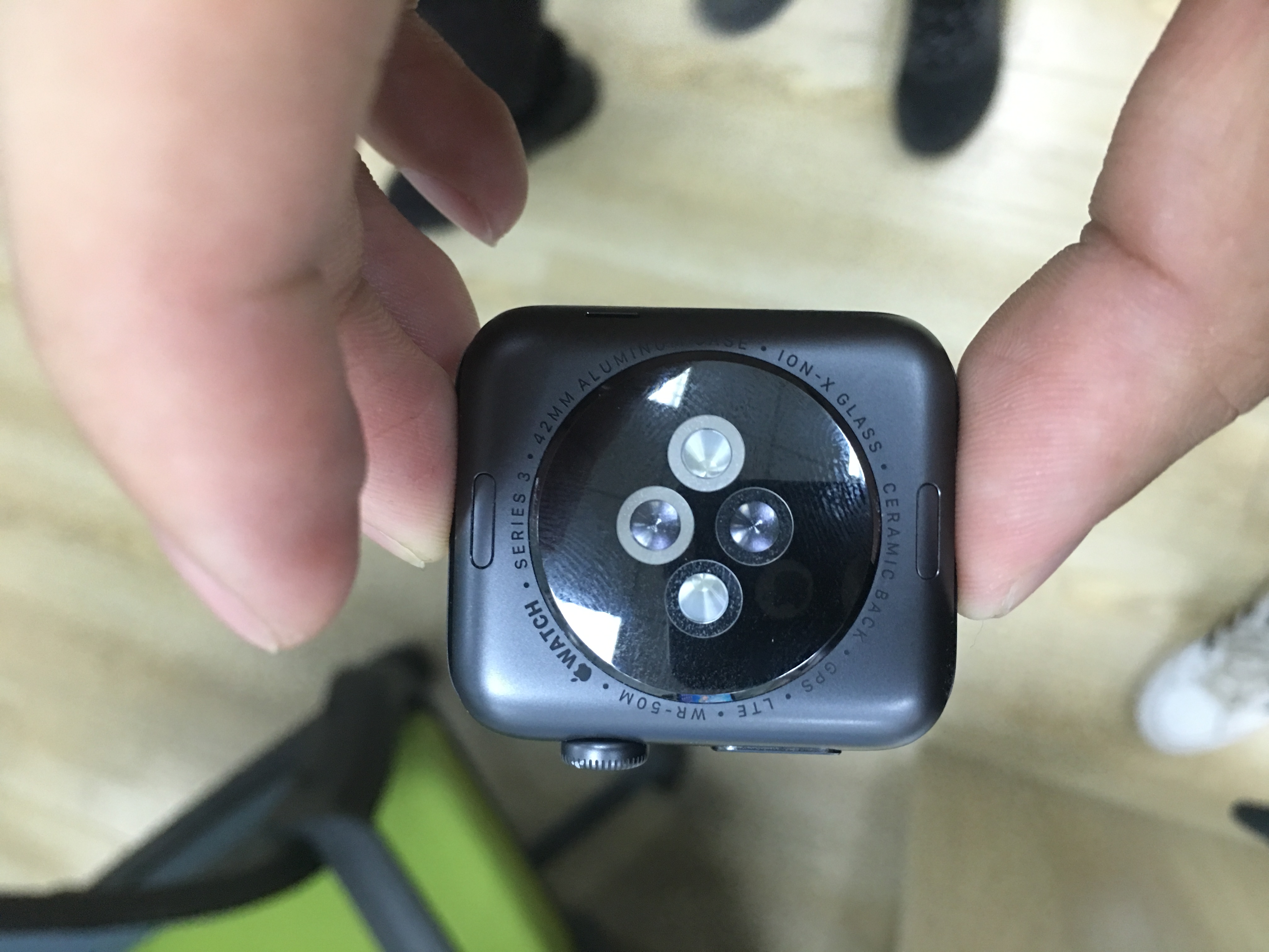 穿戴设备出苹果手表三代gps蜂窝网络款42mm深空灰