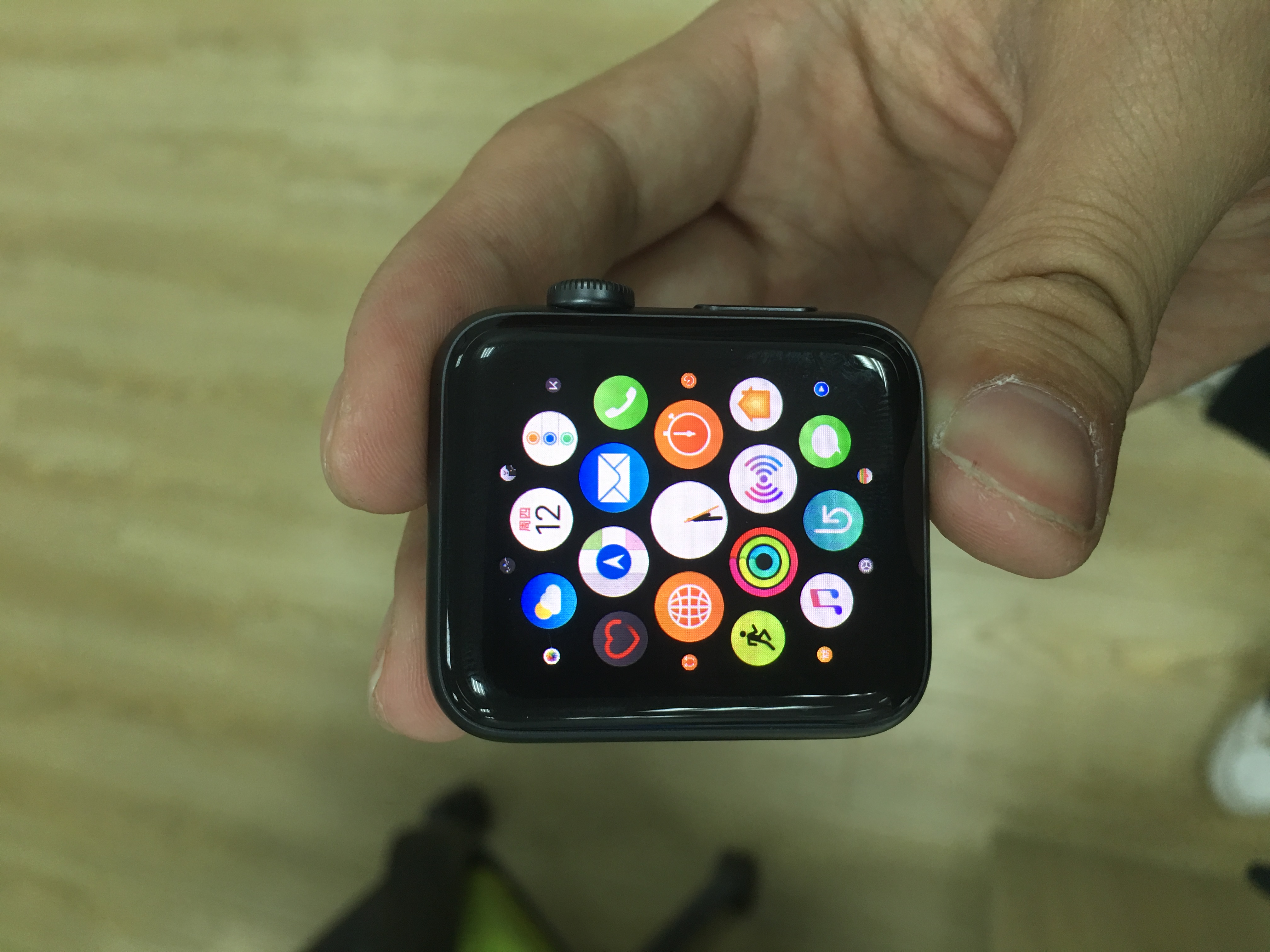 穿戴设备出苹果手表三代gps蜂窝网络款42mm深空灰