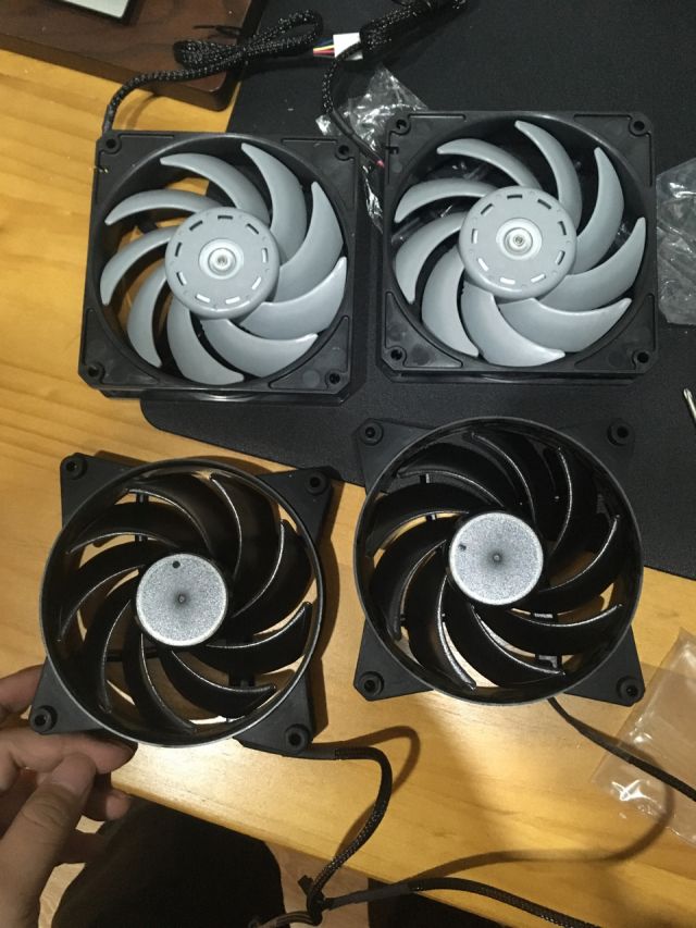 的冷排扇做工差到爆啊,跟恩杰没法比,,另外我想吹透的机箱的进风扇