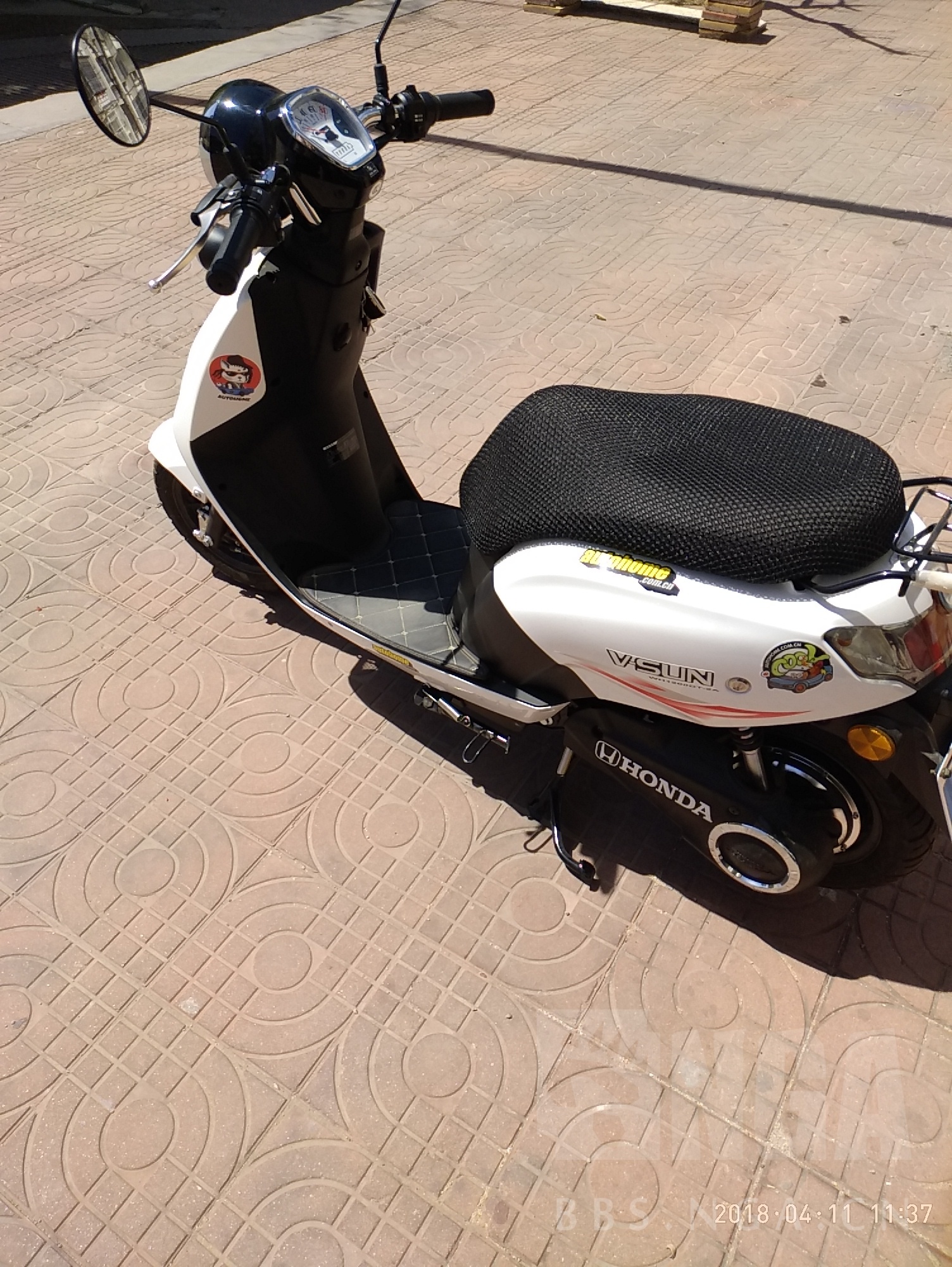 车版专栏提车作业五羊本田净原v3新能源摩托车