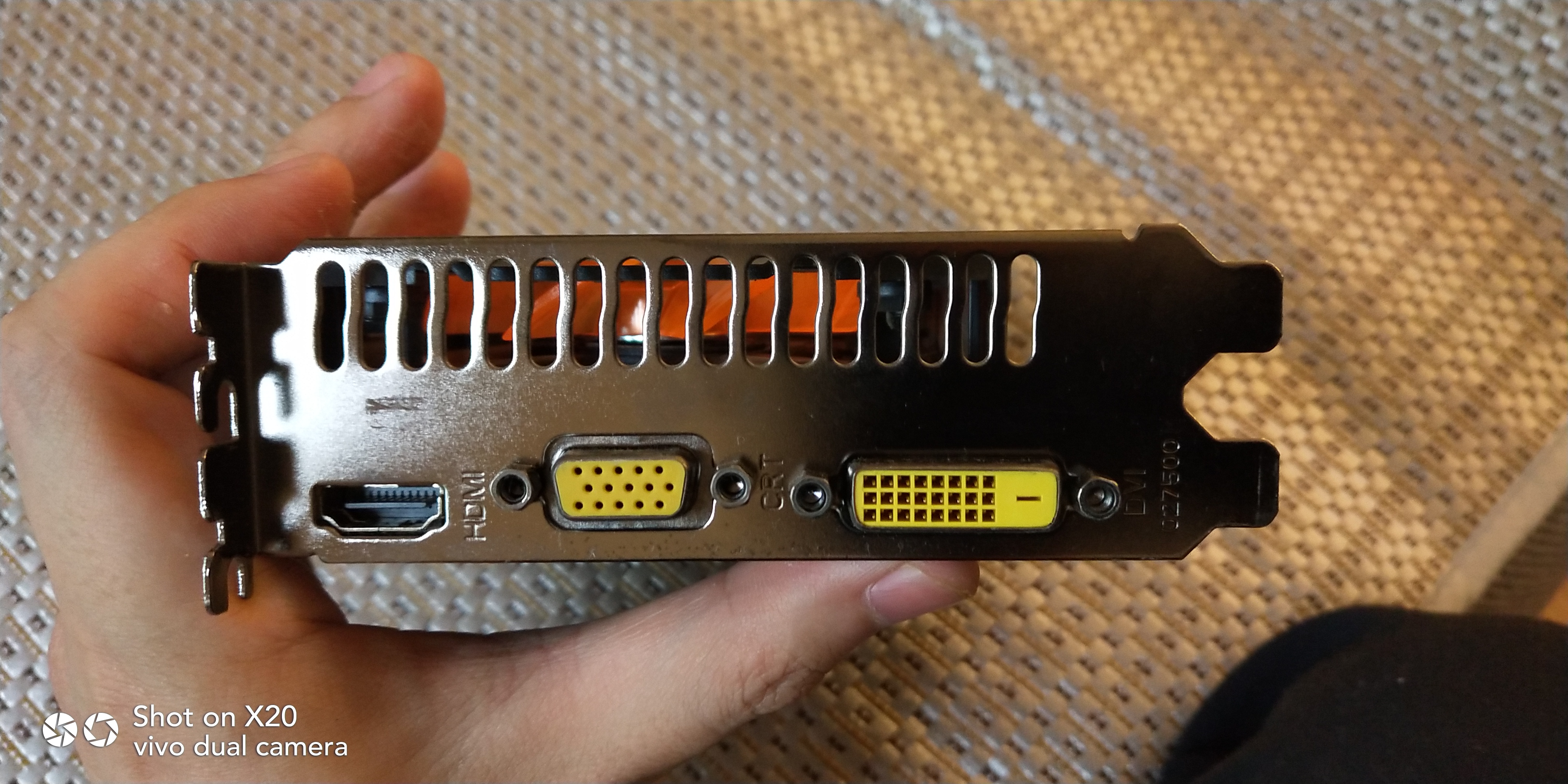 电脑硬件索泰750ti2gd5雷霆版