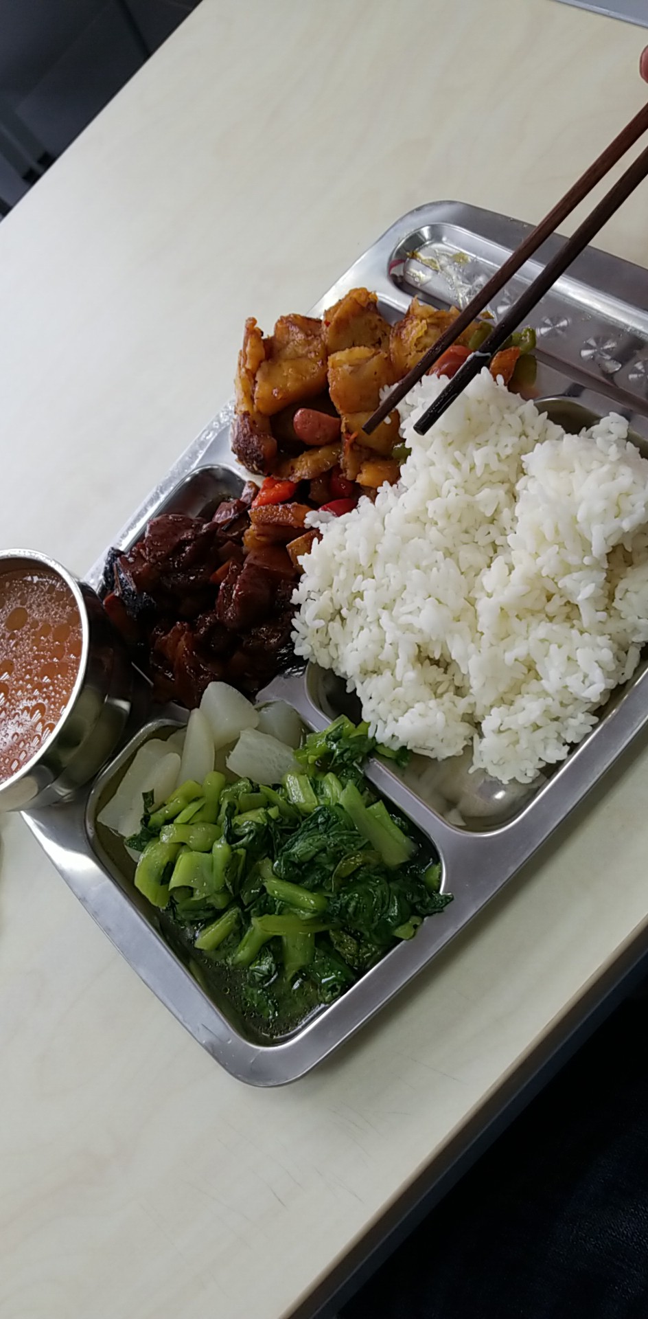 大家来晒下单位食堂伙食.