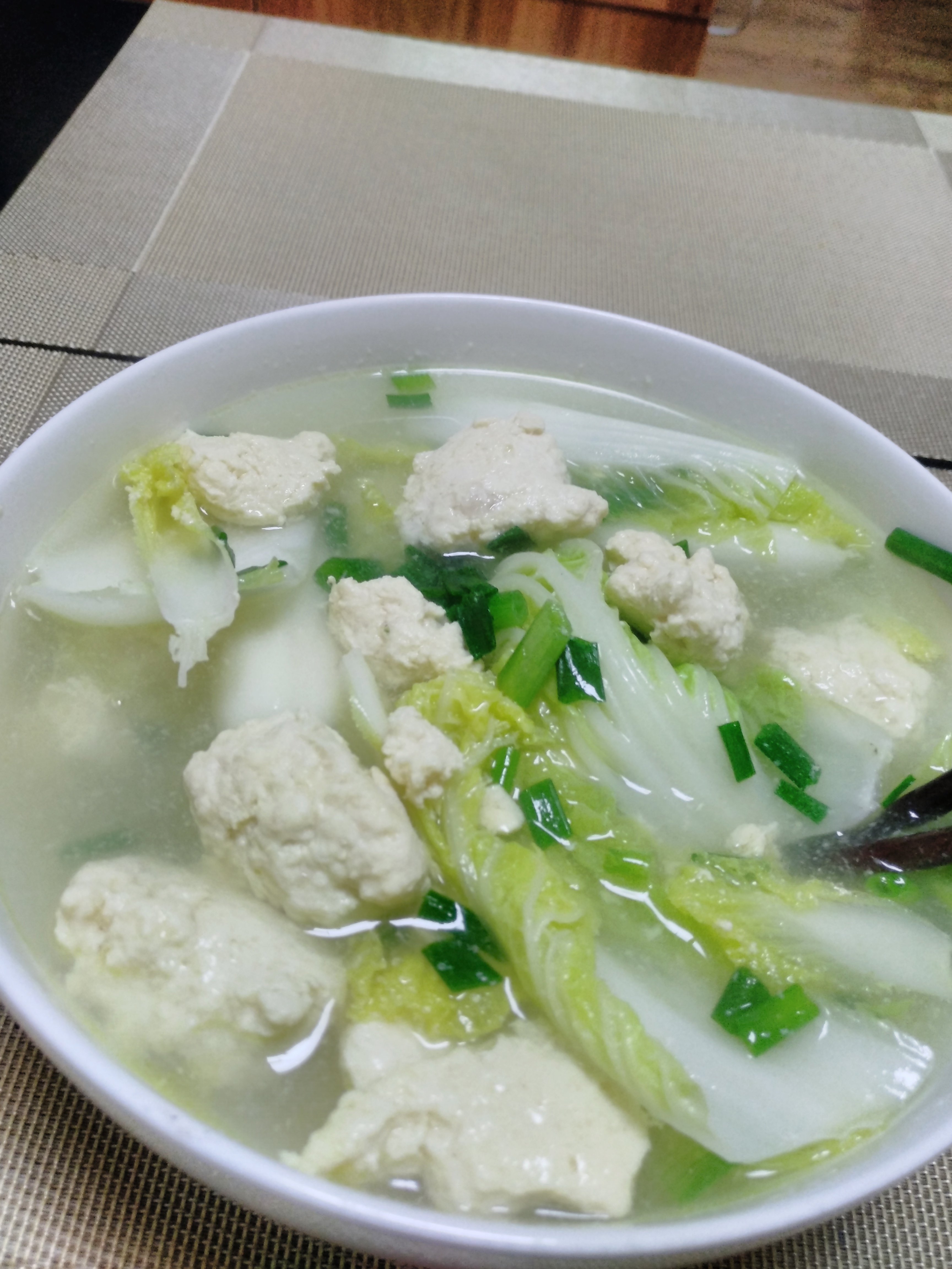 鸡胸肉做成丸子汤好吃多了