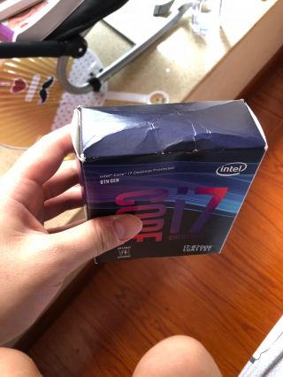 京东盒装8700k回来了,感觉被压出屎来了.