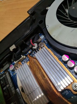 笔记本电源排线为什么会烧成这样