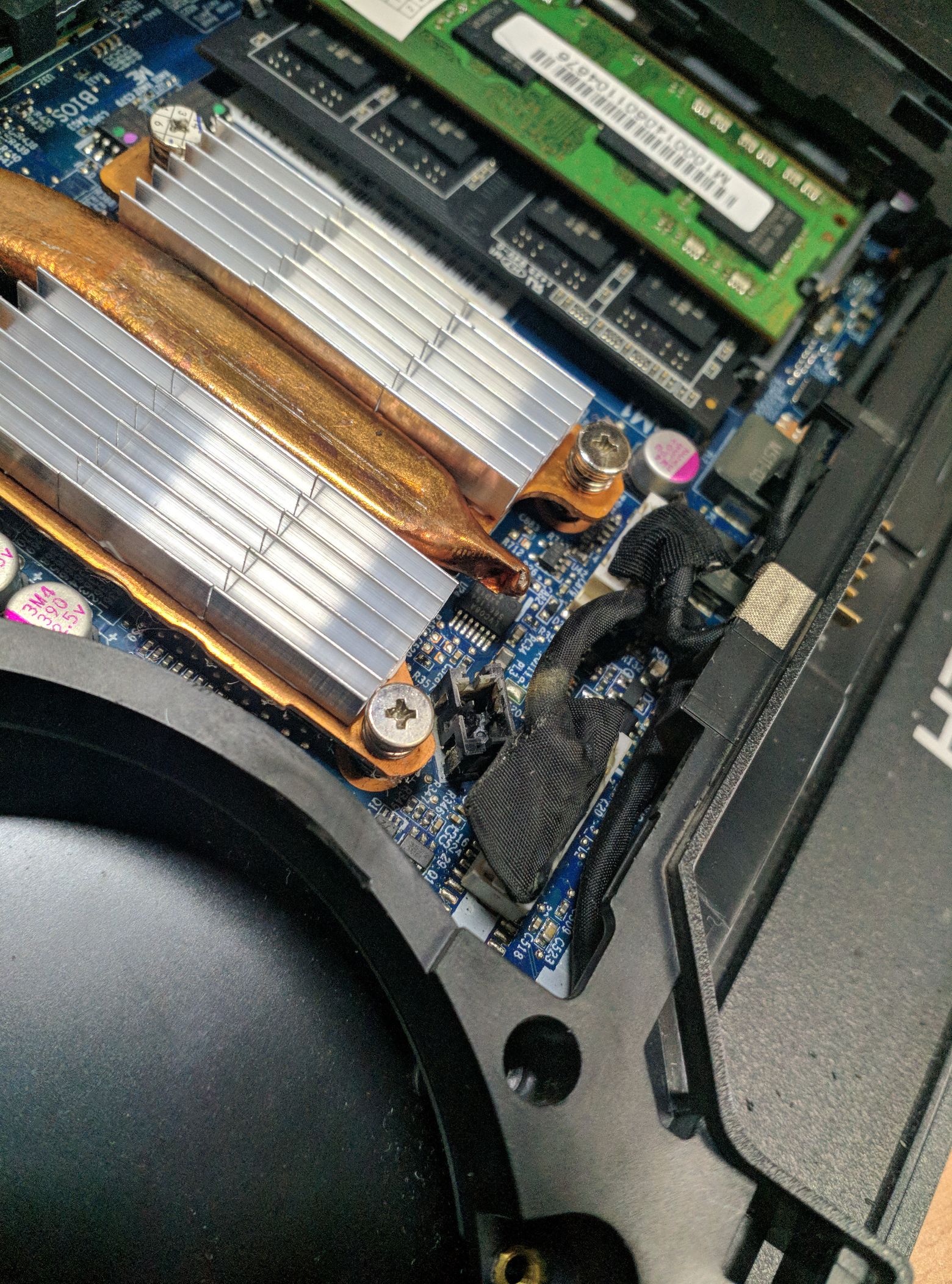 笔记本电源排线为什么会烧成这样