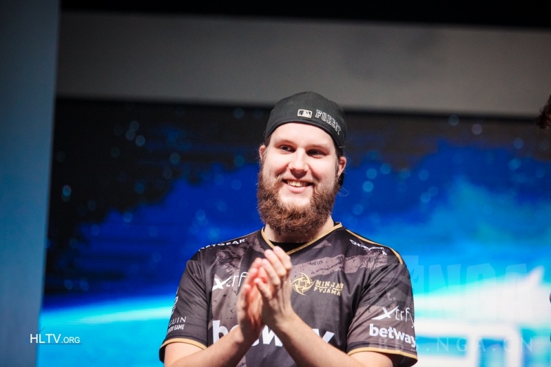 多图大金链子火箭炮森林哥学中国话csgo职业哥来上海cac玩嗨了