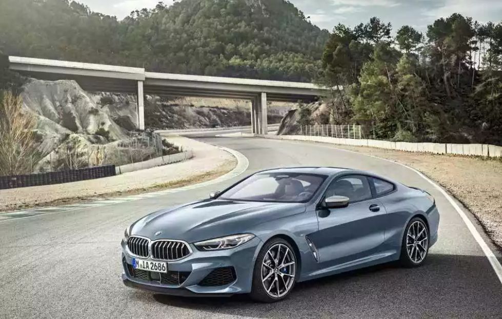 新一代宝马8系全球首发叫板奔驰s级轿跑