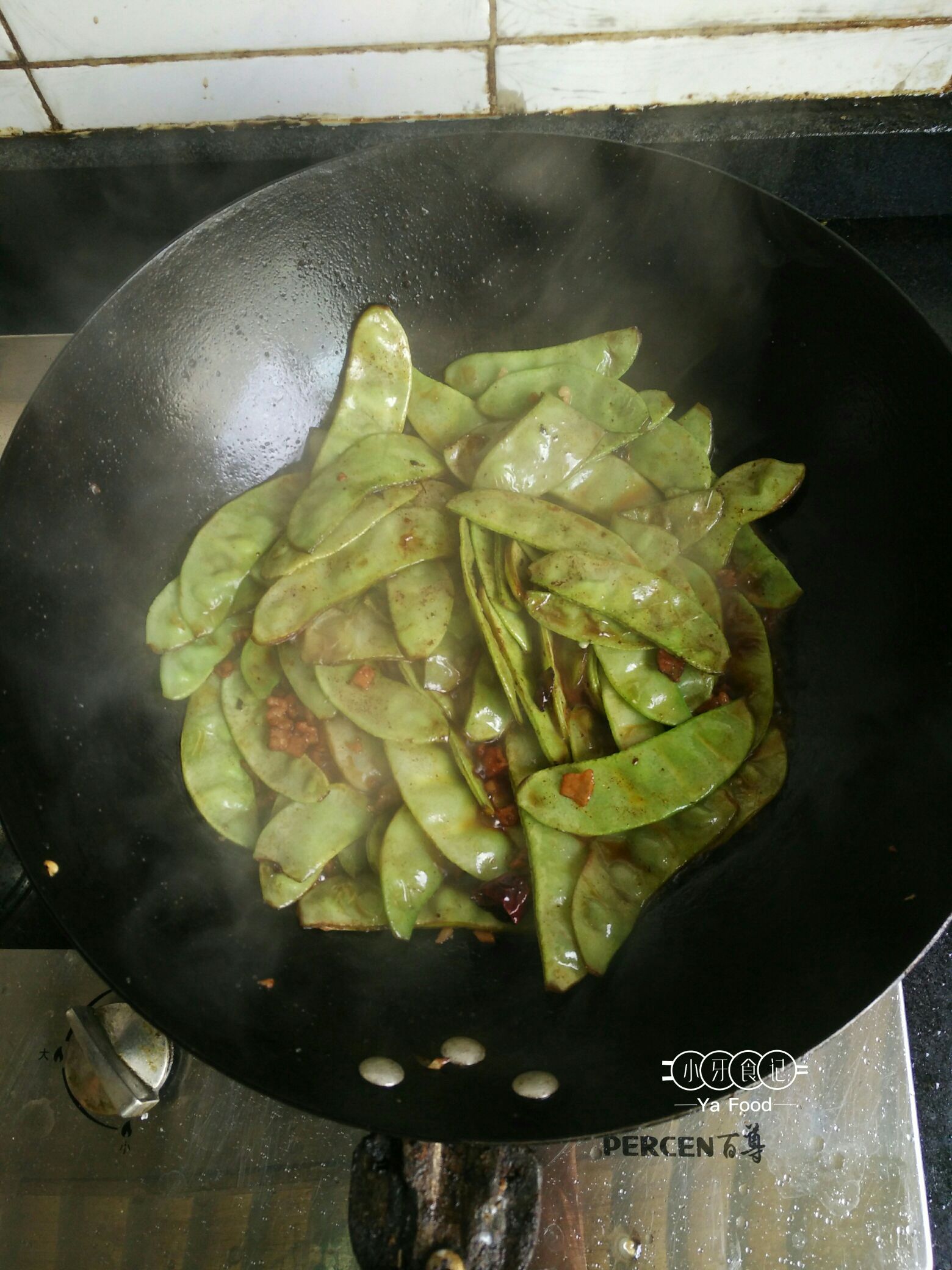 小牙de黑锋小食记暴雨过后的阴天这算是红烧还是酱闷茶豆角