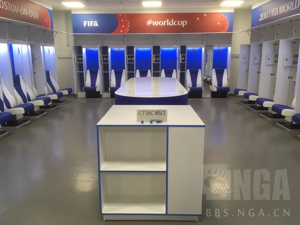 感慨他们在第94分钟输掉了比赛然后他们在场内感谢了