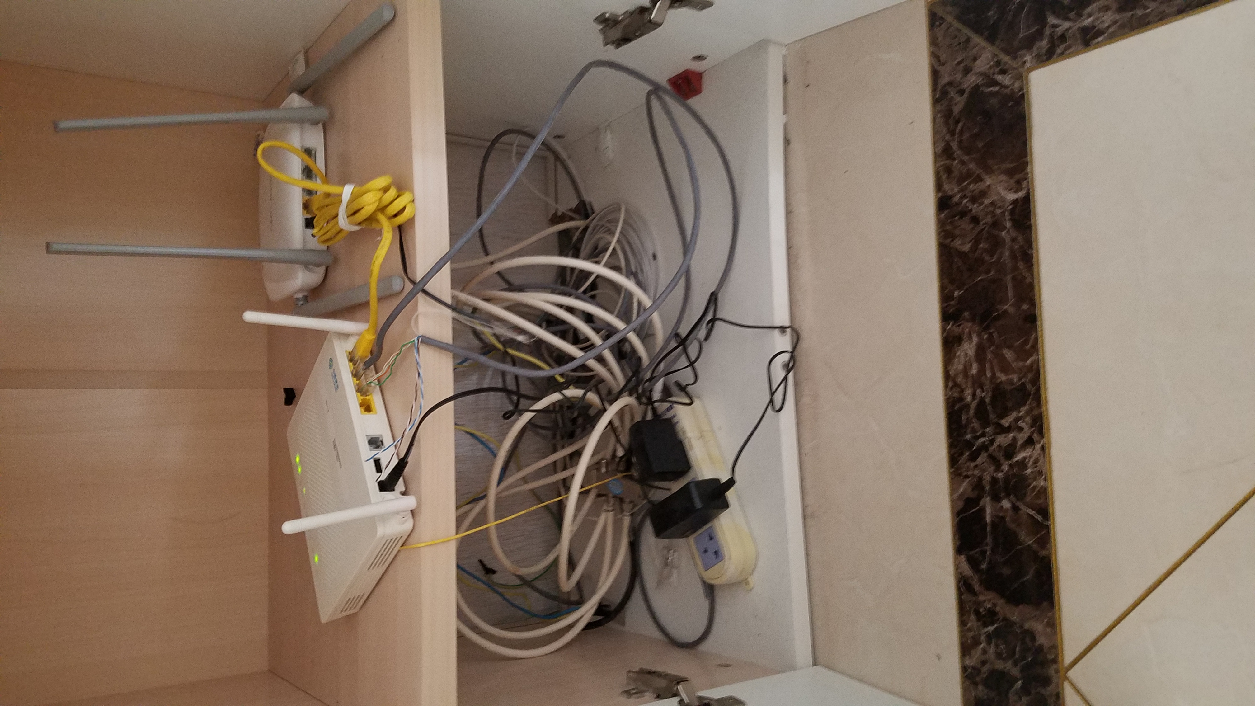 家里网线问题 路由器在进门口 电脑在里屋