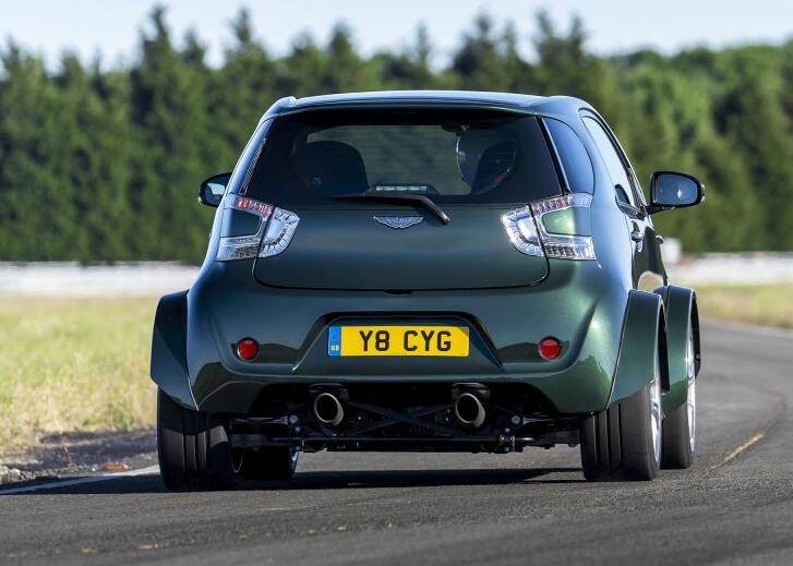 阿斯顿·马丁v8小天鹅官图