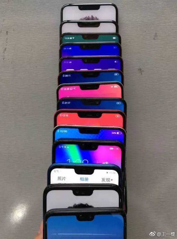 谁发一个图片,就是一排刘海手机,那岩的头像一排刘海的.