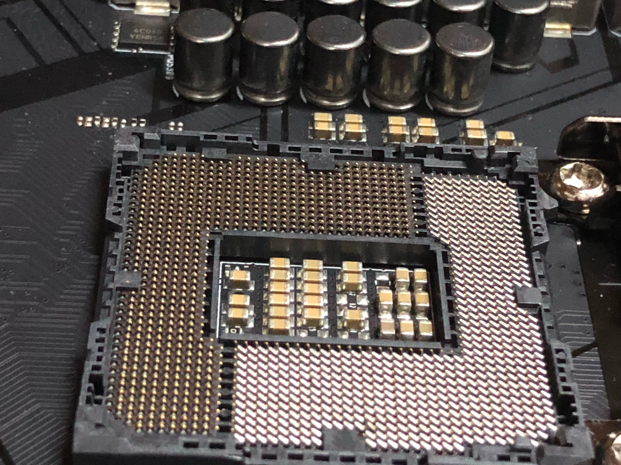 第一次装机主板上的cpu针脚全弯了