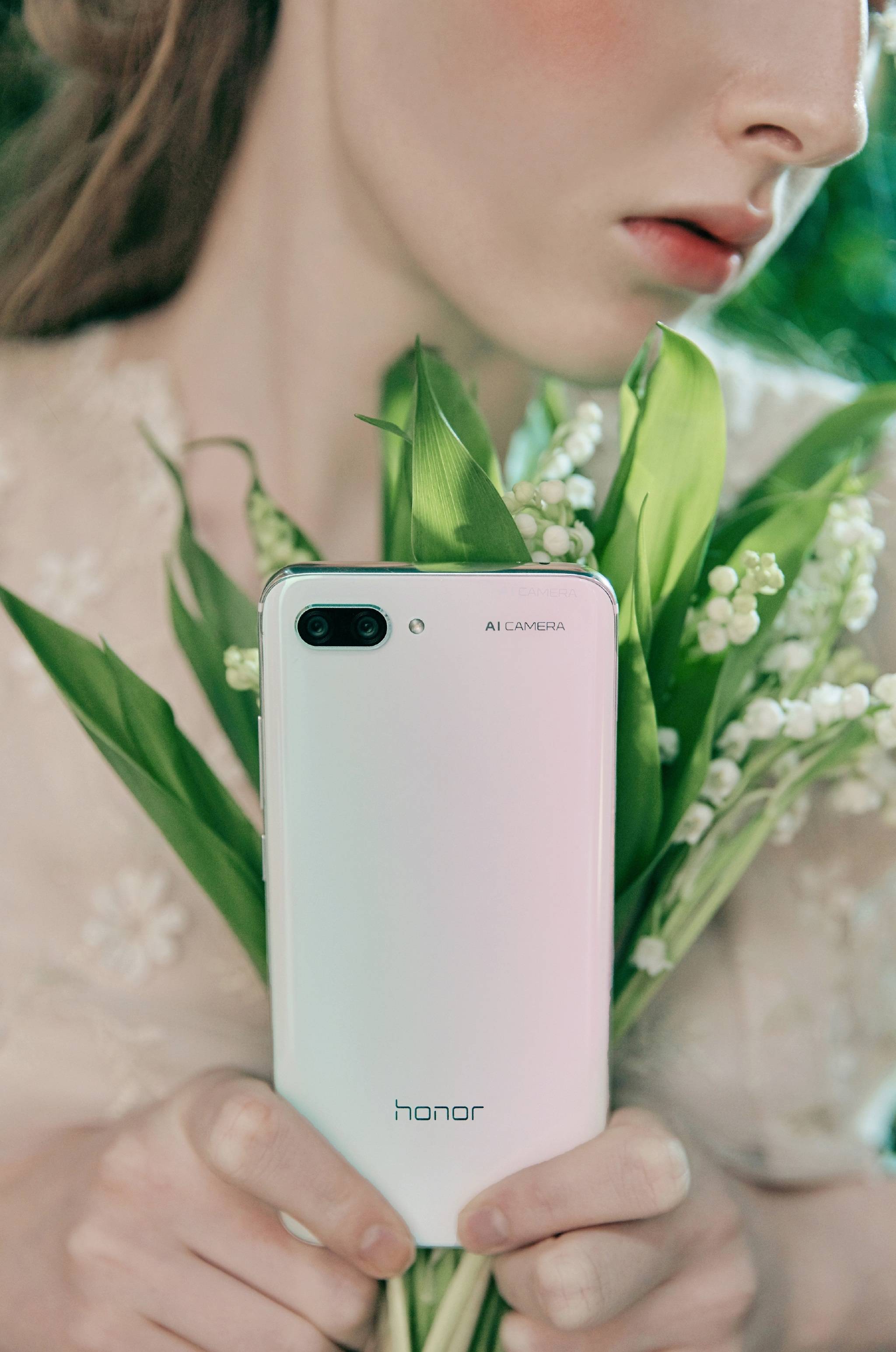 荣耀10这个铃兰白有丶好看啊,搞的我一个大男人都少女心了