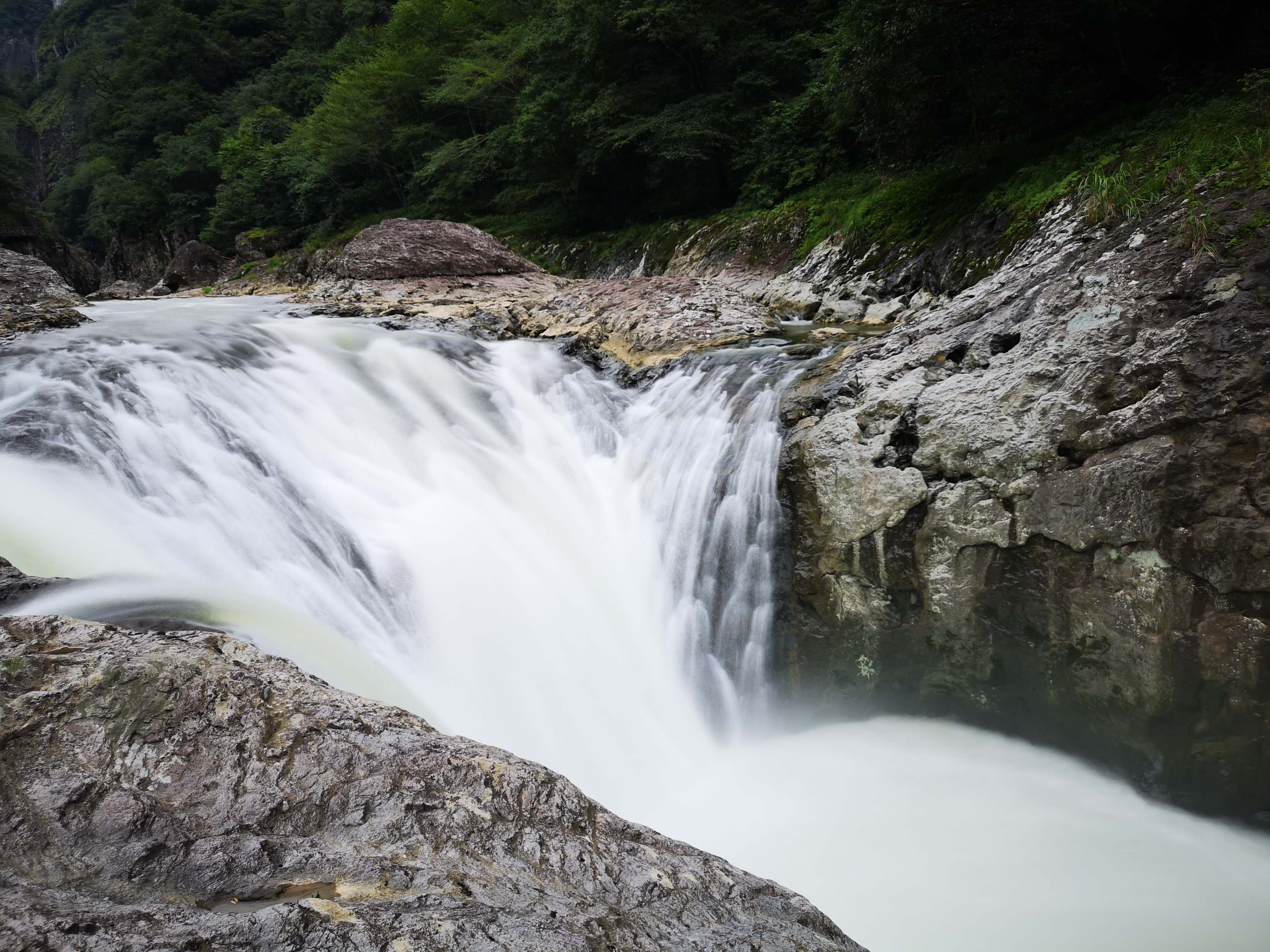 今天在山里拍的我精选过好图没后期可做壁纸