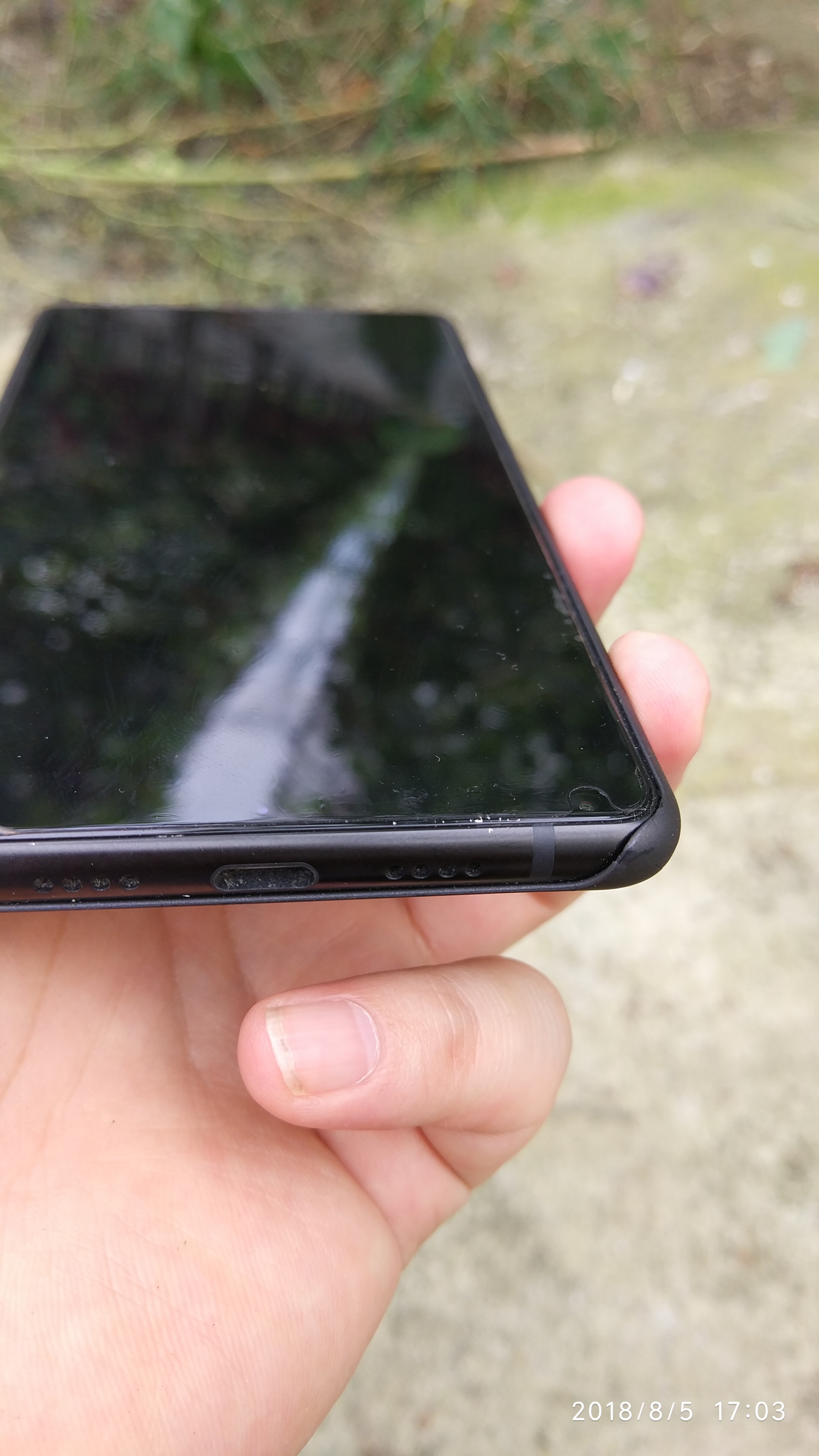 意外险赔的新mix2屏幕漏光能不能去售后要求保修